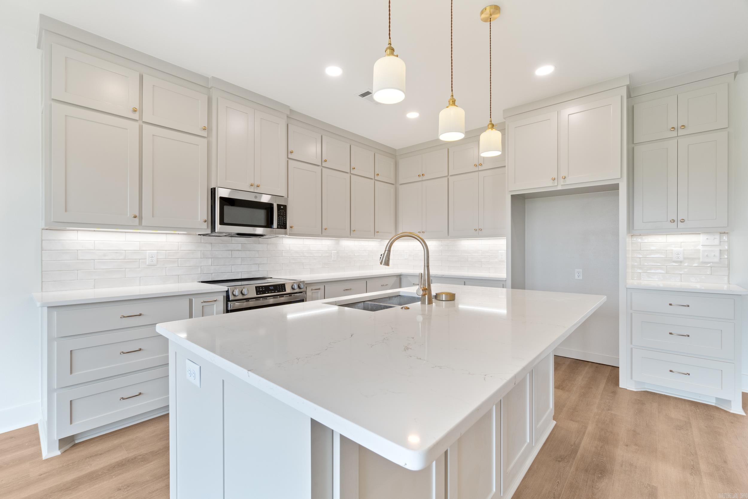 EAST MEADOW - Residential