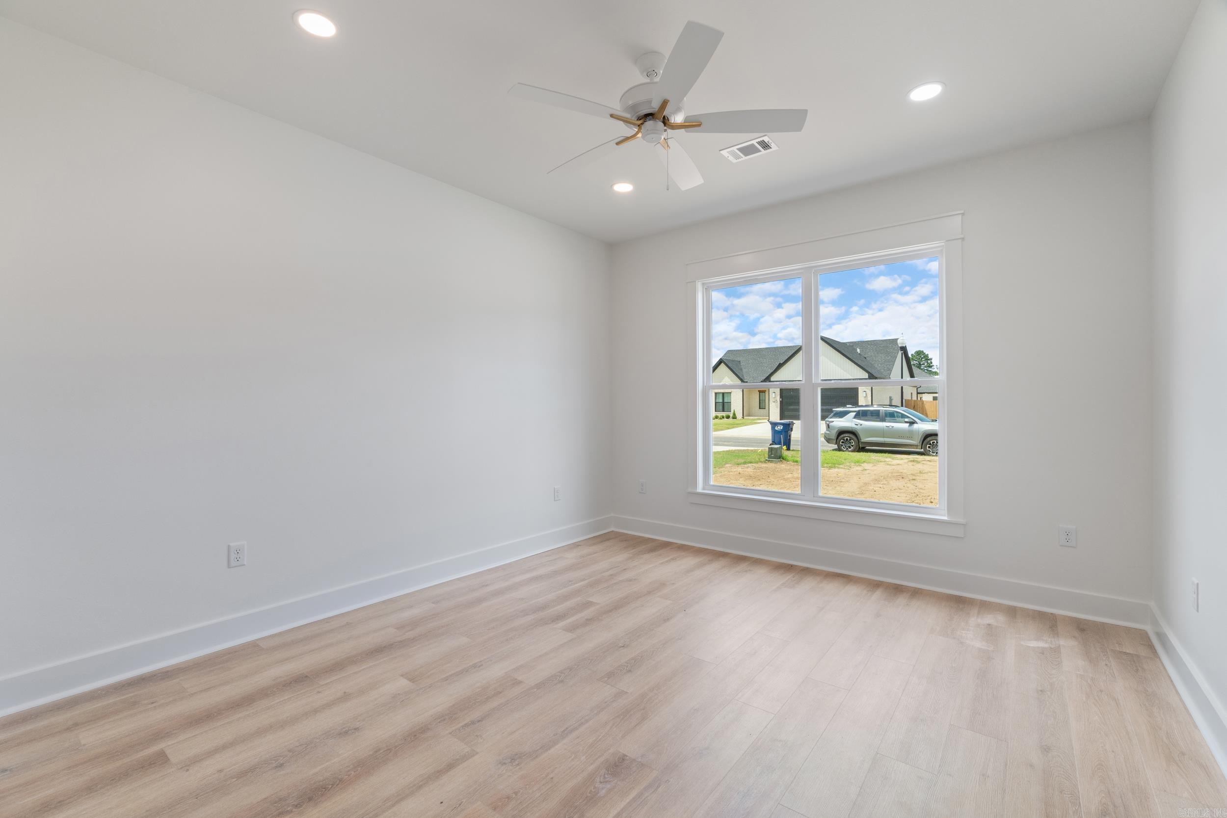 EAST MEADOW - Residential