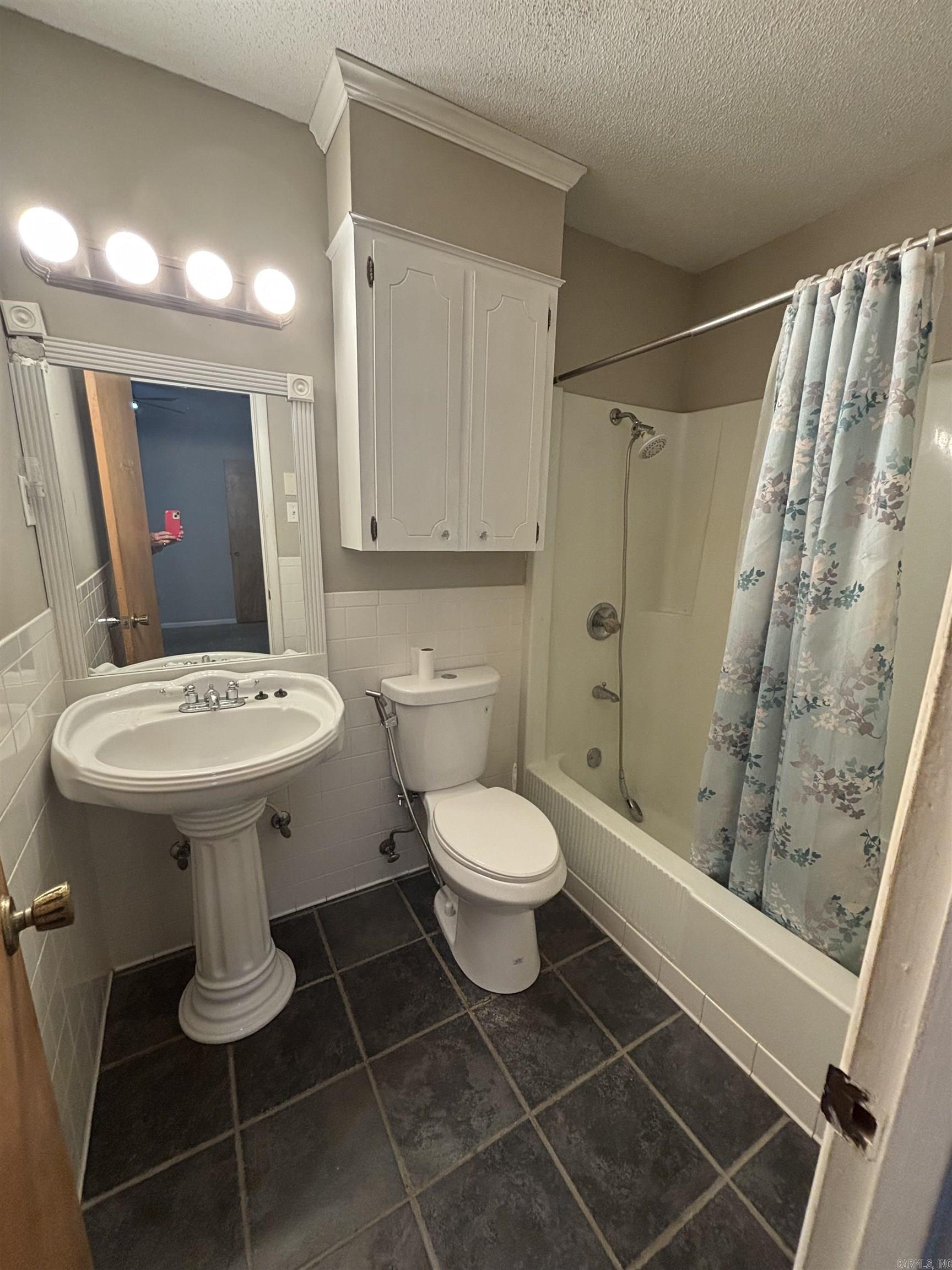 OAK MEADOWS - Residential