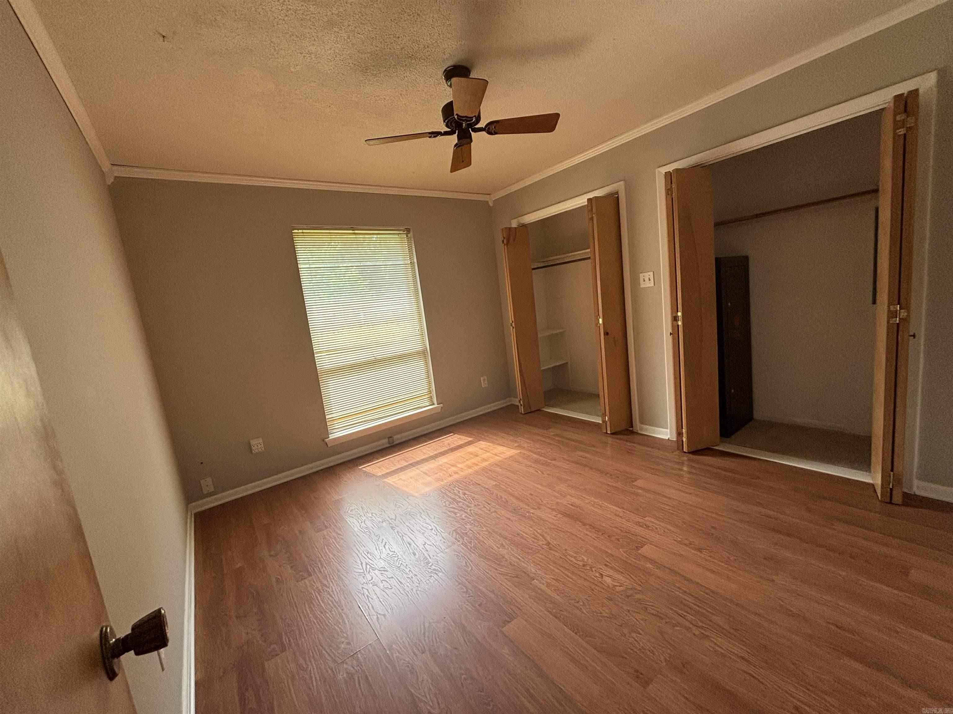 OAK MEADOWS - Residential