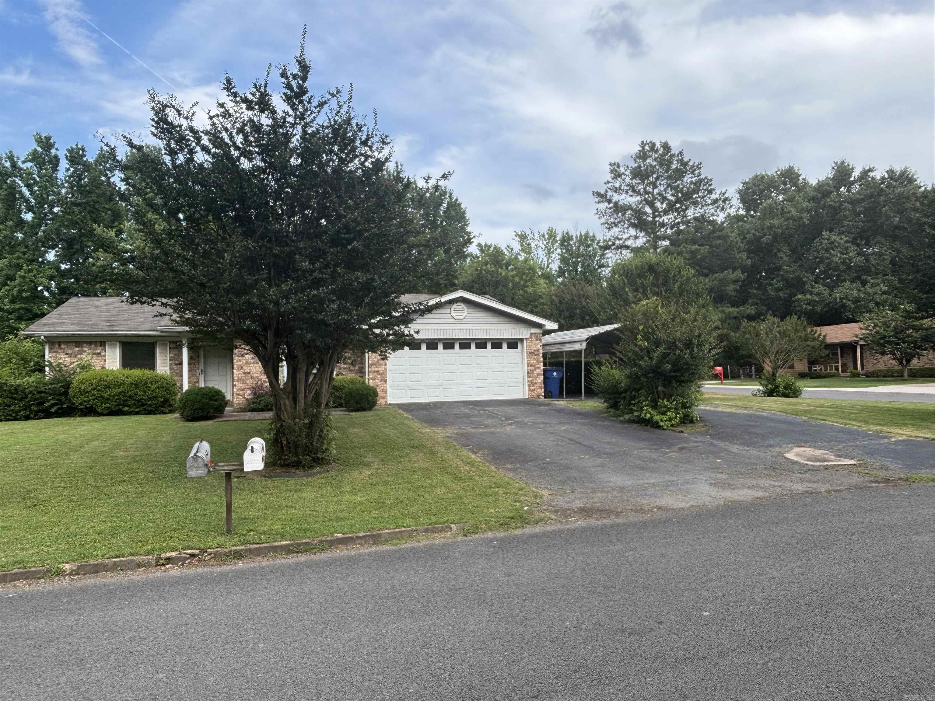 OAK MEADOWS - Residential
