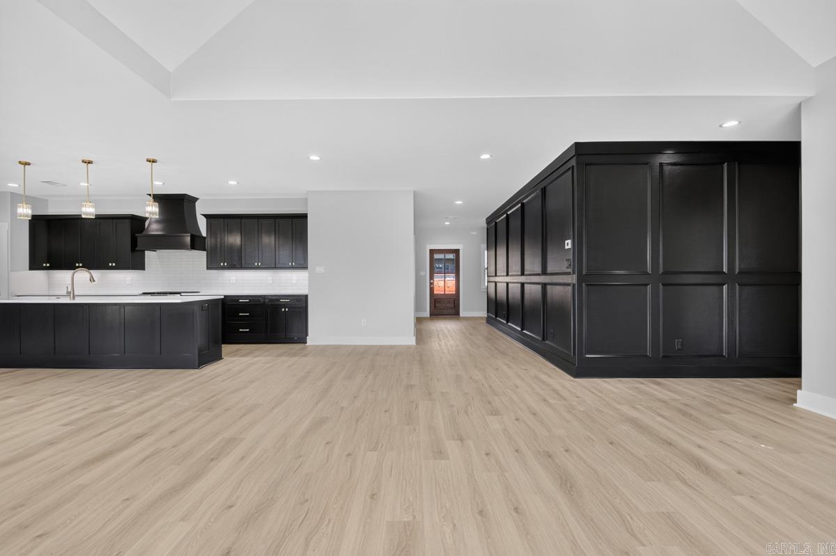 CREEKSIDE - Residential