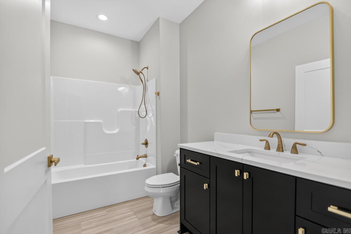 CREEKSIDE - Residential
