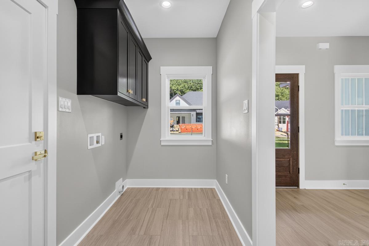 CREEKSIDE - Residential