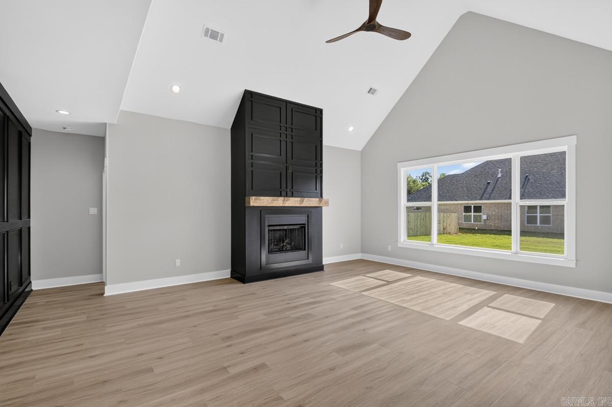 CREEKSIDE - Residential