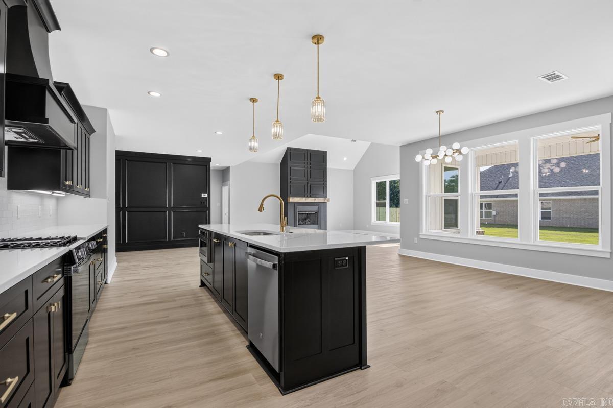 CREEKSIDE - Residential