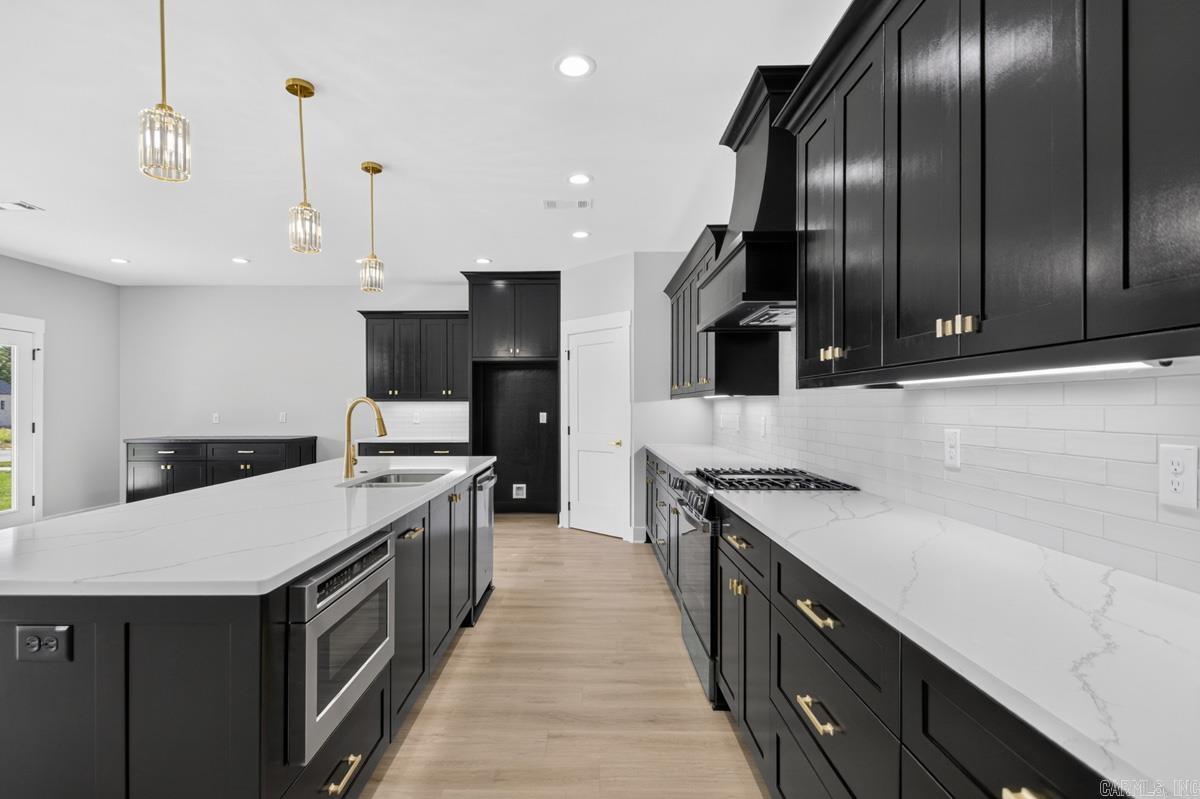 CREEKSIDE - Residential