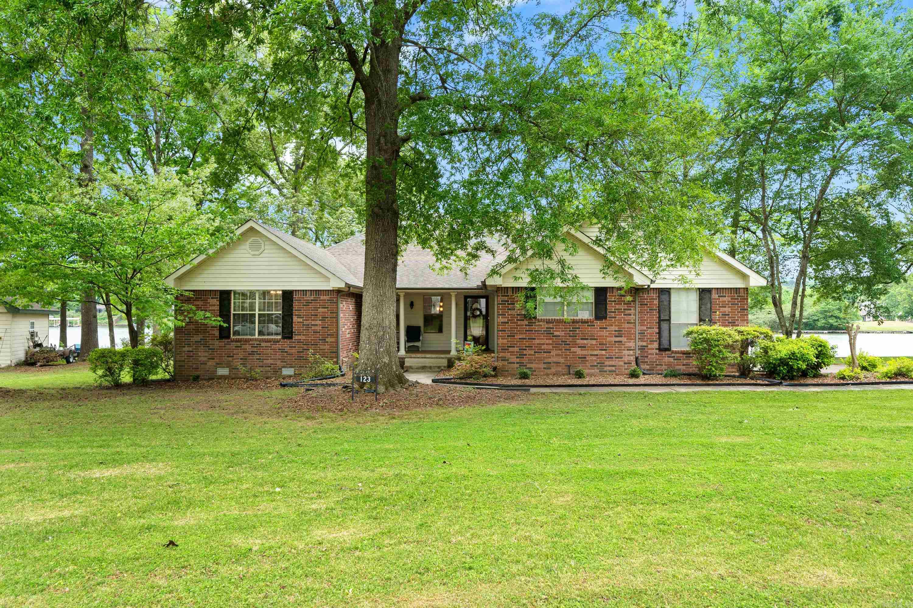 LAKESOUTH ESTATES - Residential