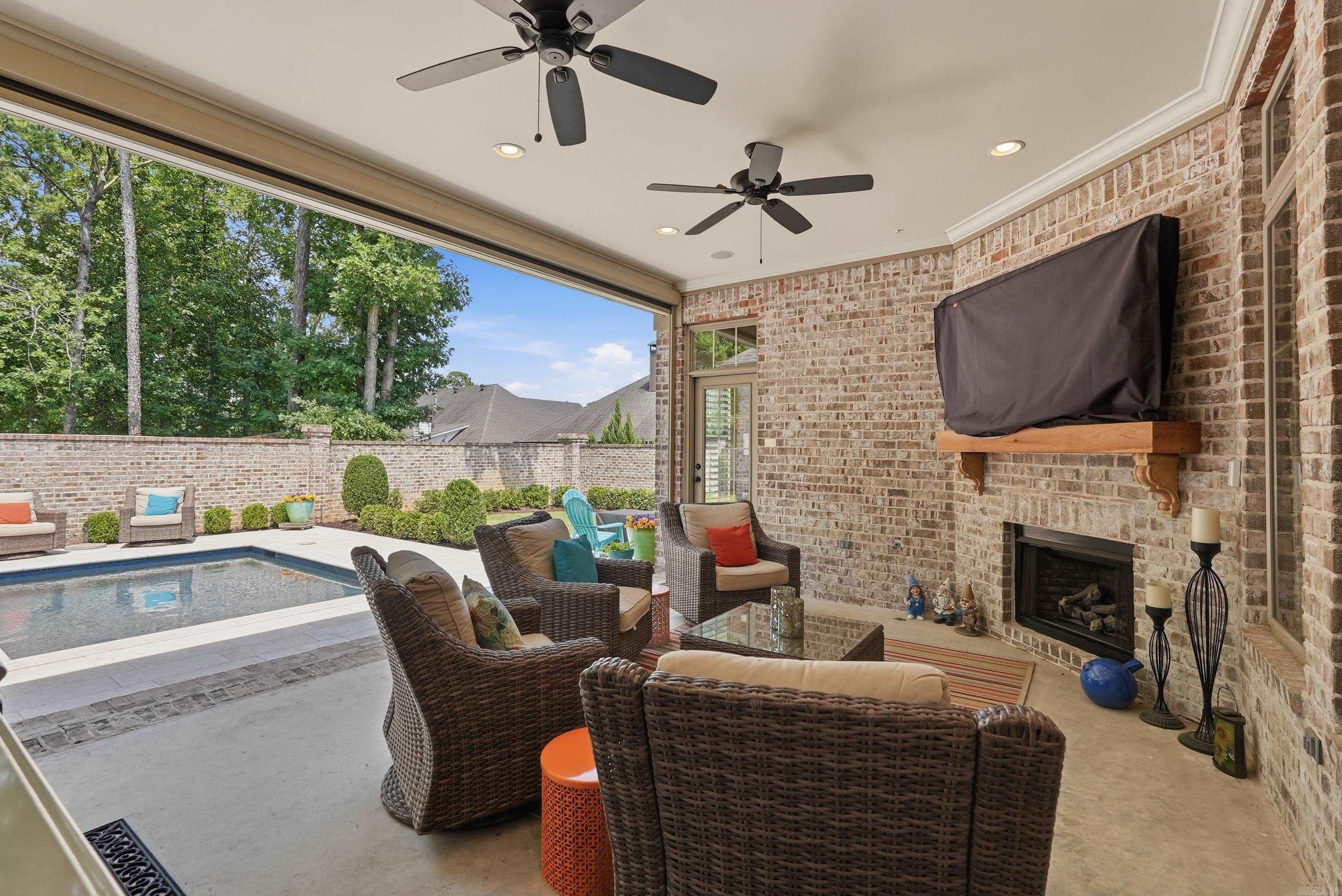 CHENAL VALLEY ENSBURY PLACE - Residential