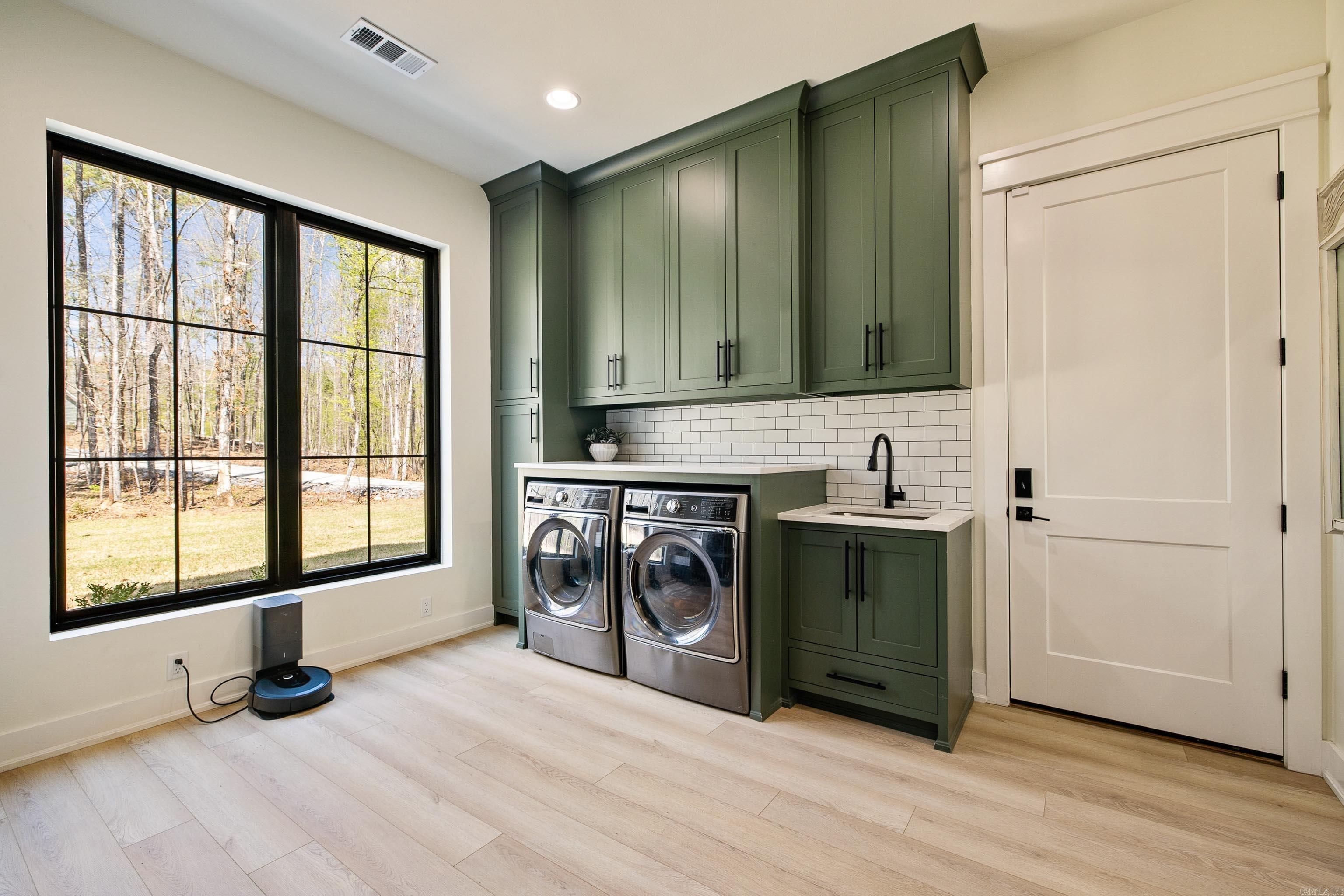 WILLIAMS CREEK - Residential