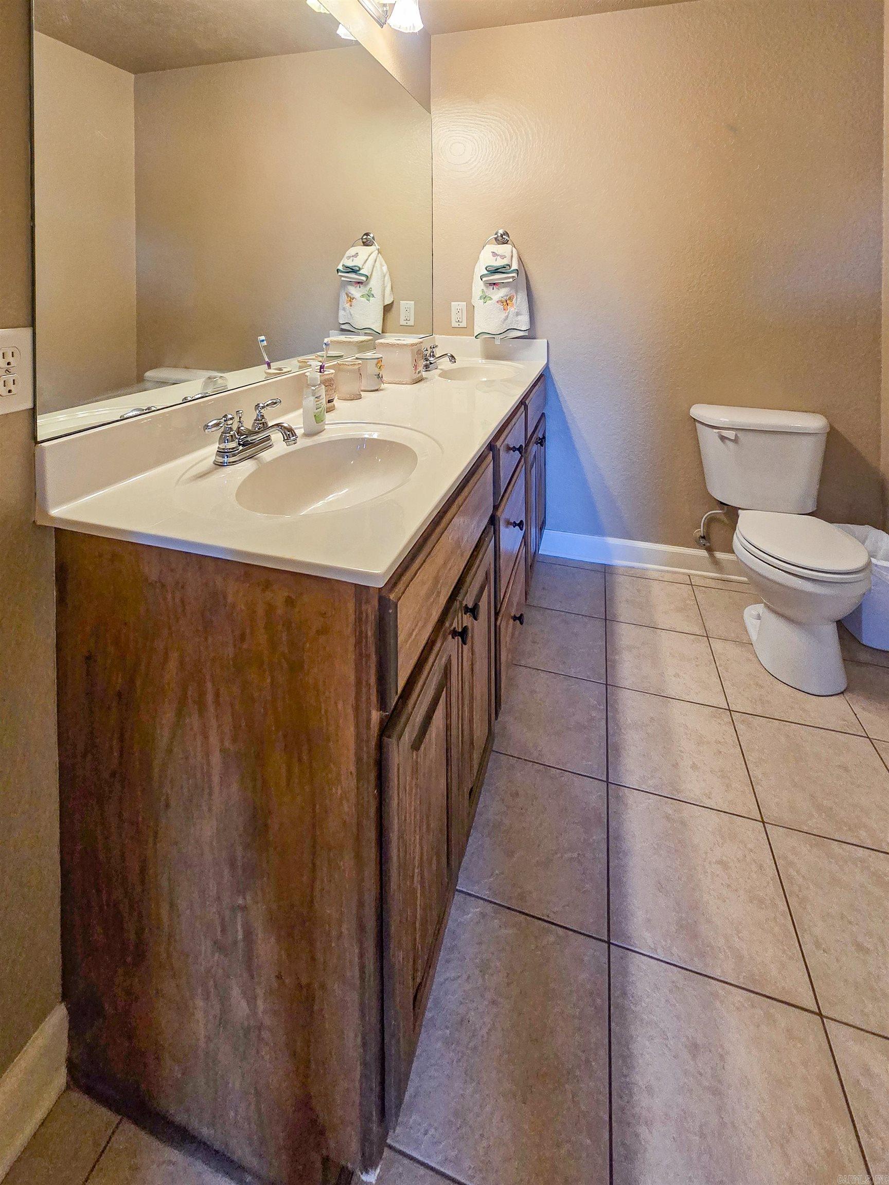 JEWELS ESTATES - Residential