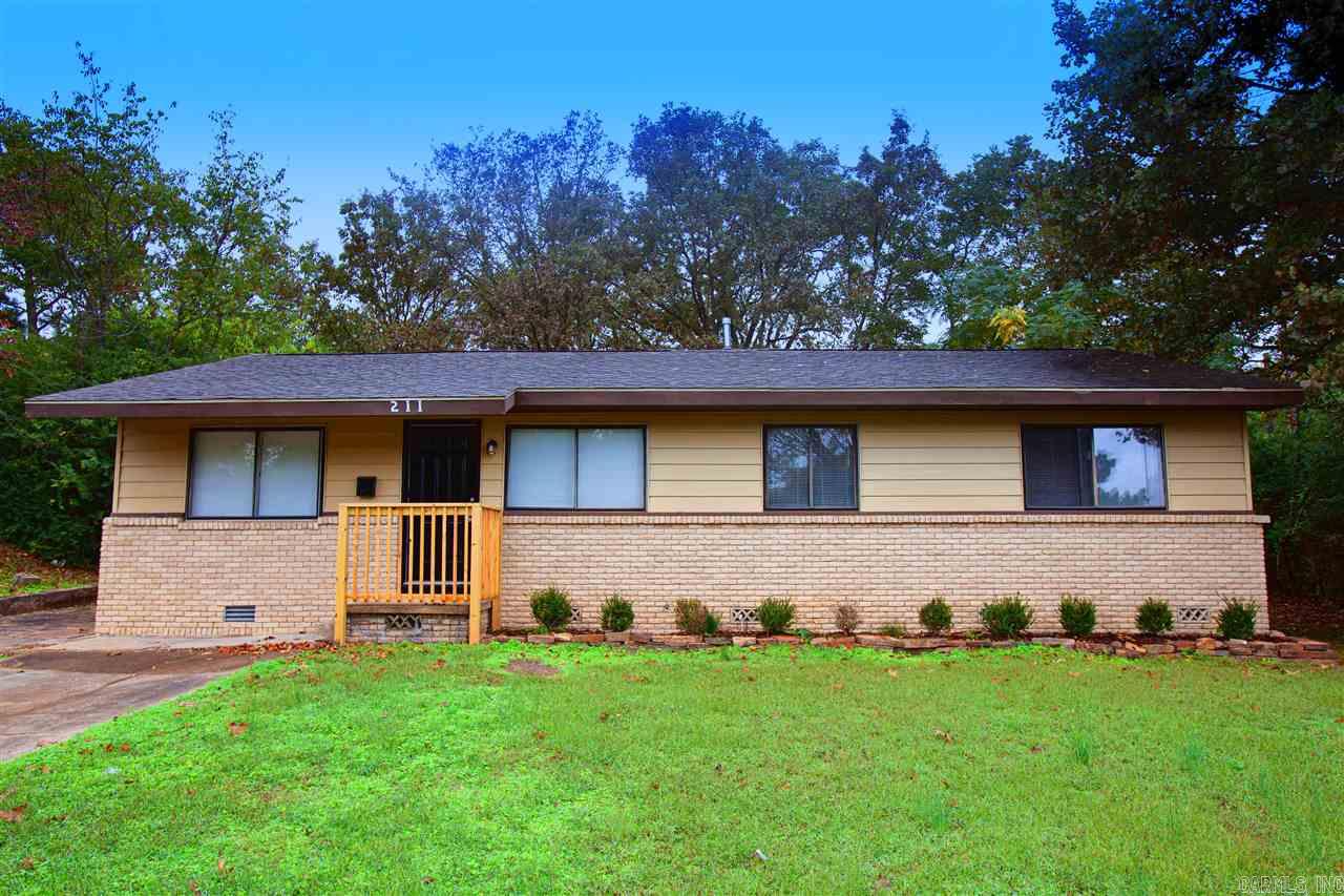 Come check out this newly renovated home in North Little Rock ! It's a 3bd/1.5 with lots of space . New flooring and paint , also ceiling fans . New kitchen and appliances , new kitchen countertops . Big yard space ! This house is move in ready   Give us a call 501-232-8964