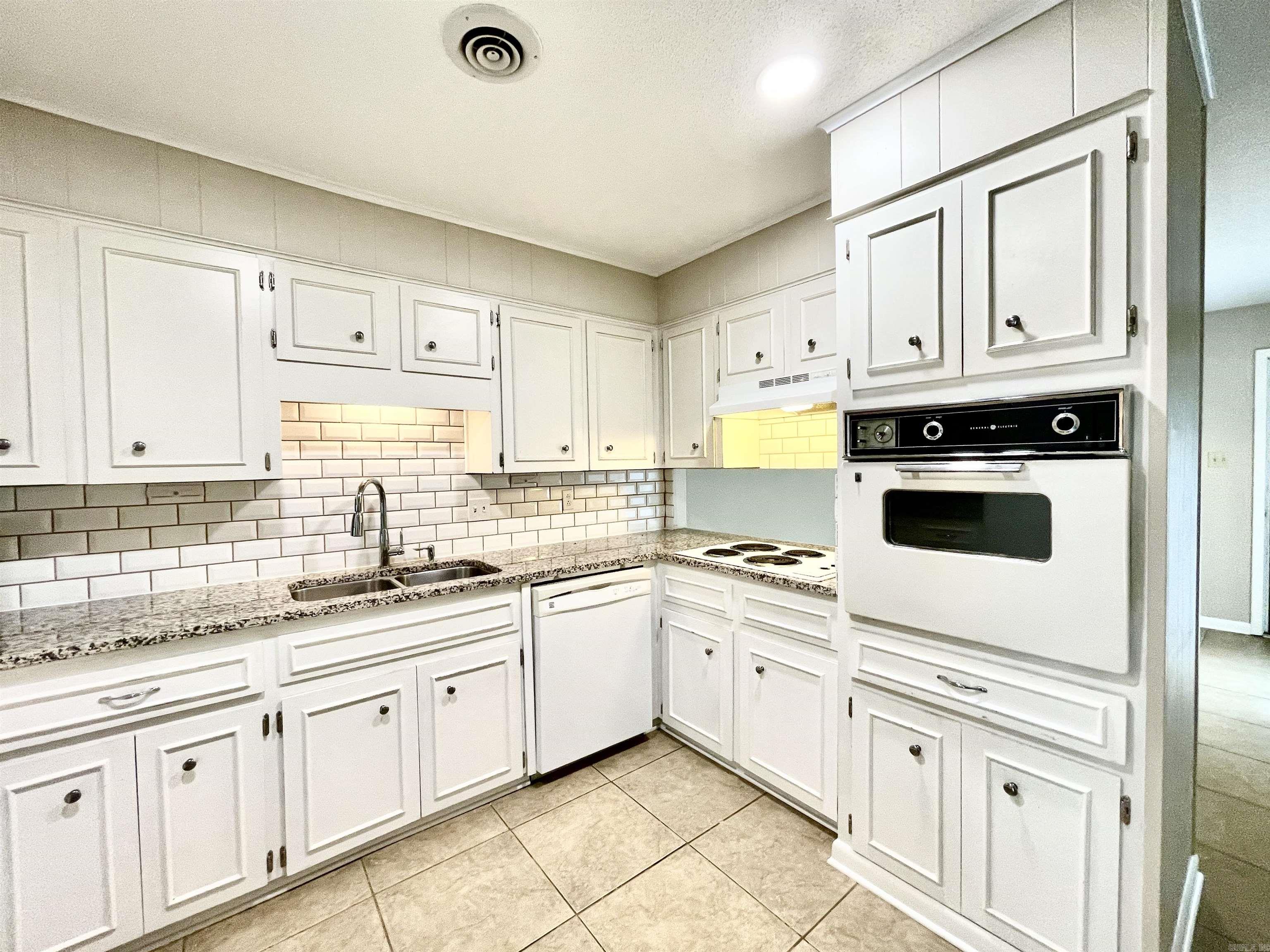 COLONY WEST - Residential