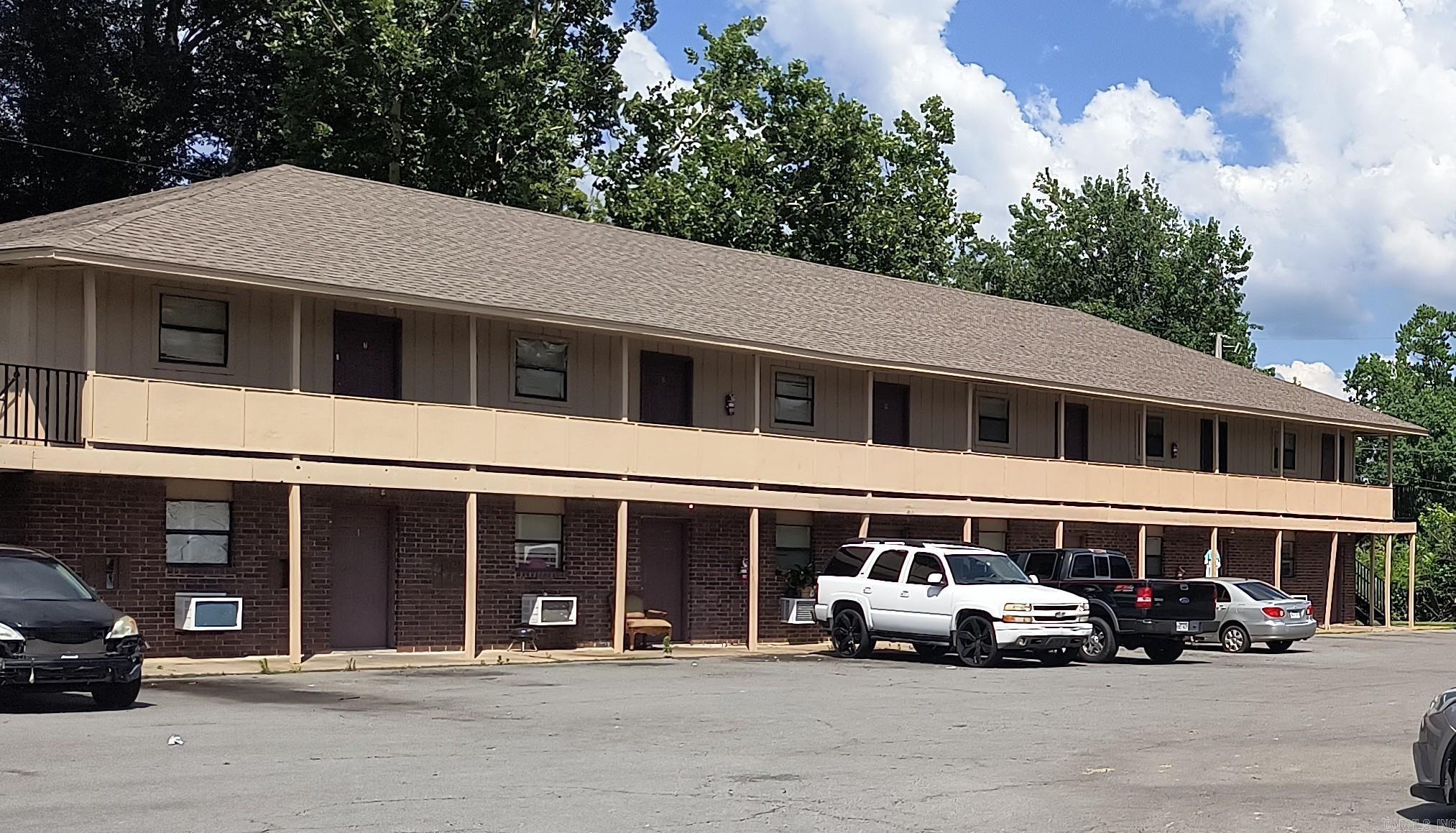 Newly updated, one bedroom, one bathroom unit. Appliances and water services are included. To apply, please visit www.homesofarkansas.com. Vinyl floors, Walk-in closets, some* wheelchair accessible, Window coverings.