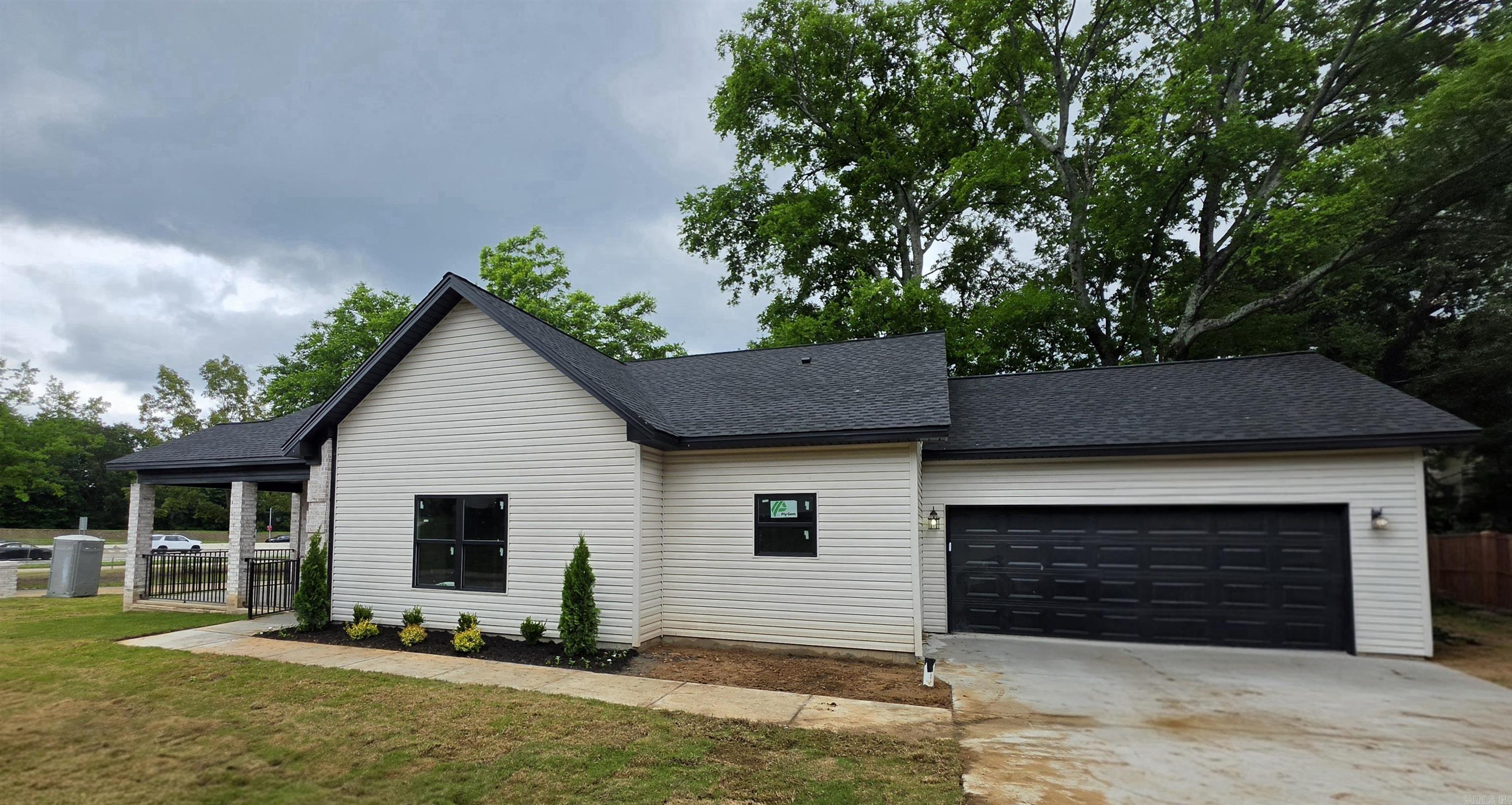 FOREST HILLS - Residential