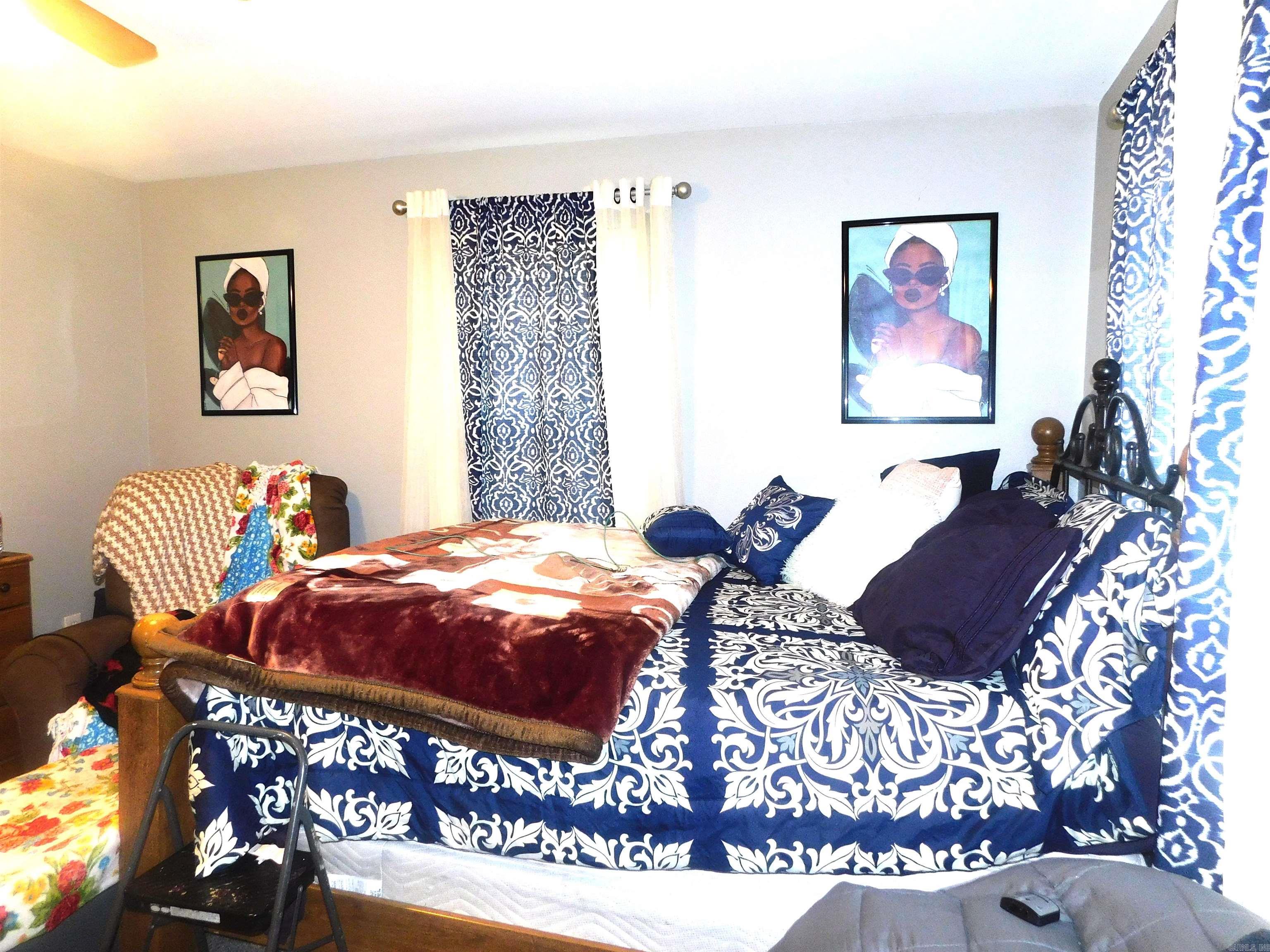WALTHOUR SUB OF HYDE PARK - Residential