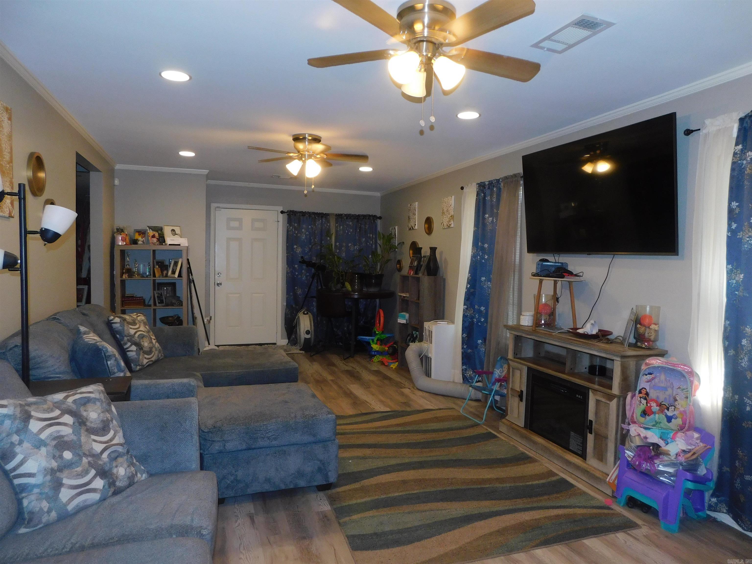 WALTHOUR SUB OF HYDE PARK - Residential