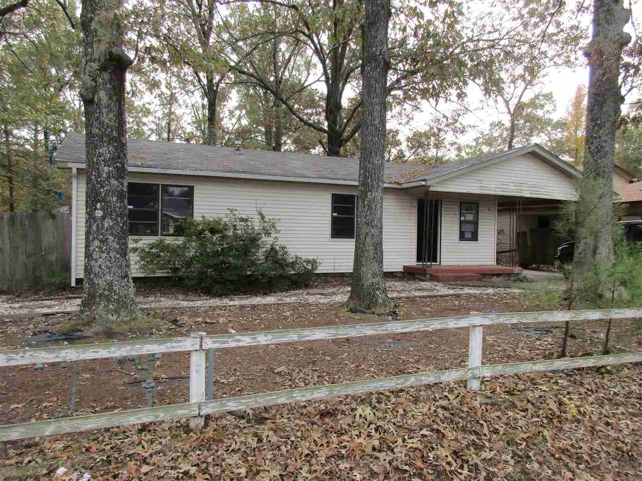 Don't miss this home!  It is a 3 bedroom 2 bath home with a screened in backporch, large fenced backyard with storage building.  This home has updated bathrooms, new ch/a, two living areas.  Great price, call today for your personal tour!  **Agents See Remarks**