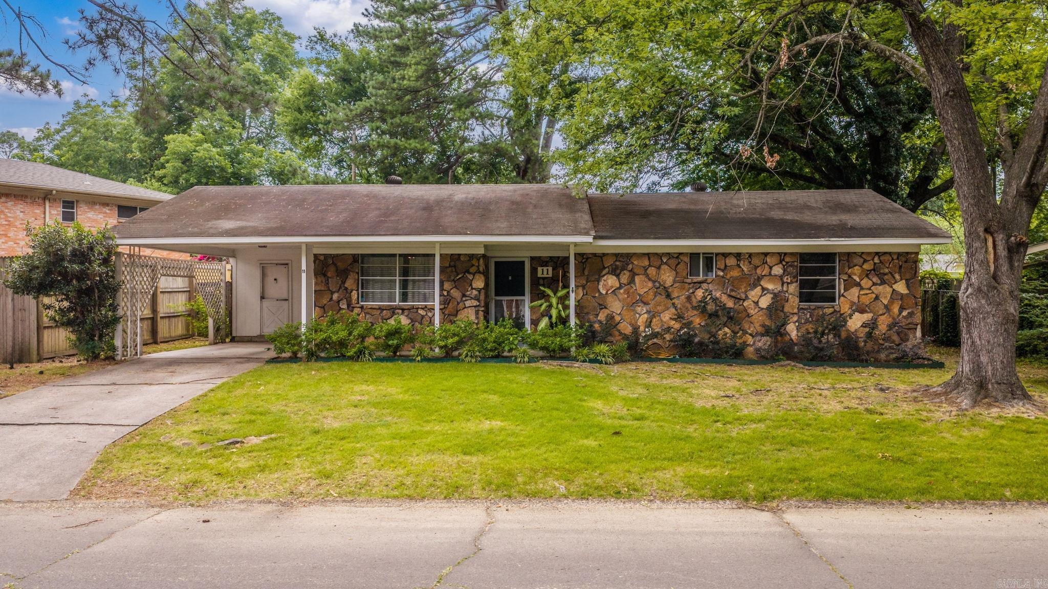 This beautiful 3-bedroom, 2-bath home is move-in ready. From the moment you walk in, you’ll love the inviting spaces that make it feel like home. Plus, you’re just minutes from shopping, restaurants, schools, and everything Conway has to offer.