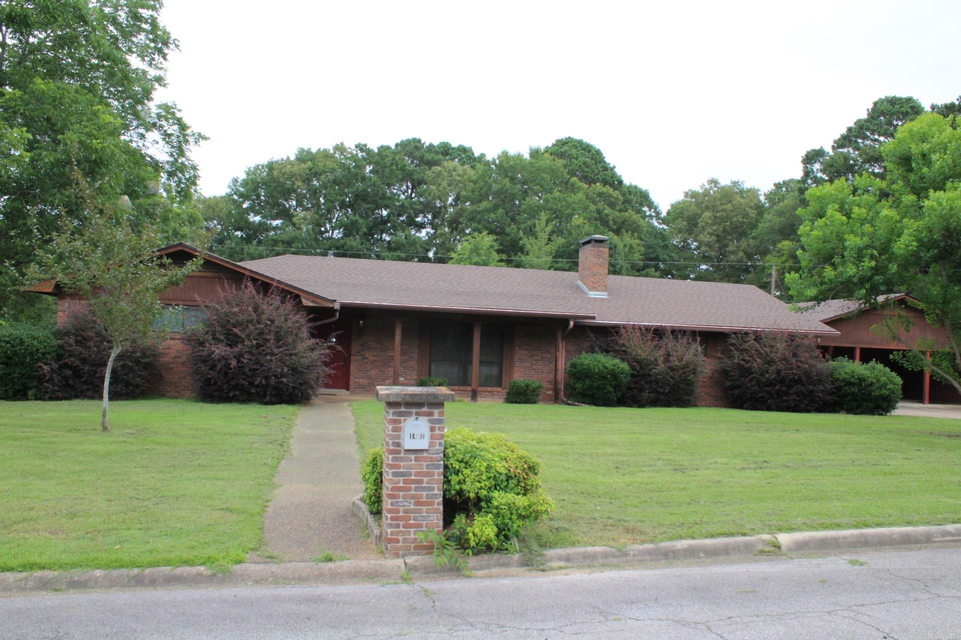 3 or 4 Bedroom, 2 full baths with approx. 2856 Sq. Ft. of living space in the heart of Nashville.  Spacious kitchen with granite countertops (Range & refrigerator convey with sell of home).  Home offers a formal living area and a family area that features a wood burning fireplace.  Central A/C & Heat. 3 car attached carport.  Home has a 20 x 36 inground pool.  New architectural shingle roof.