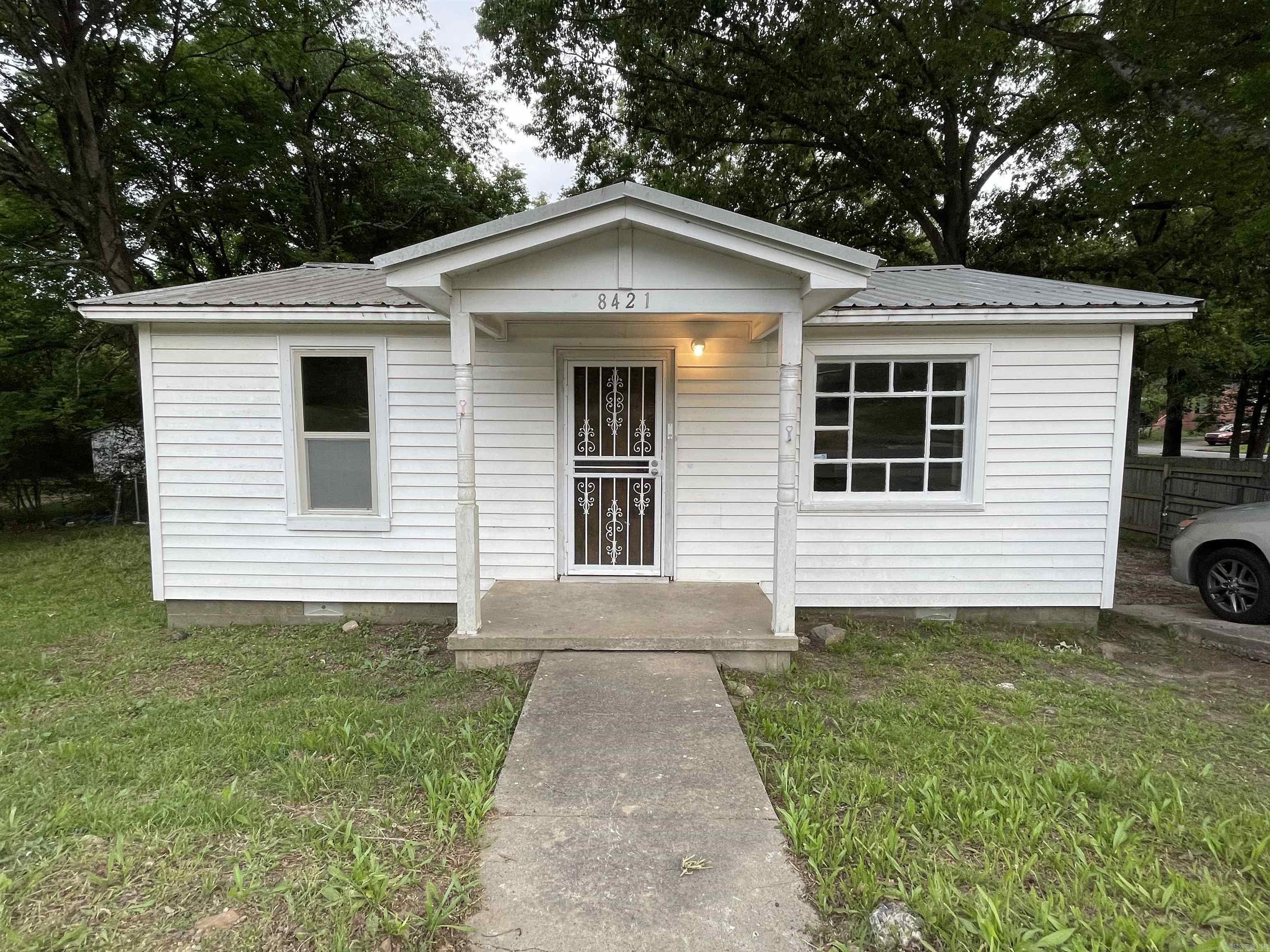 Well kept 2 bedroom, 1 Bath home with large back yard.