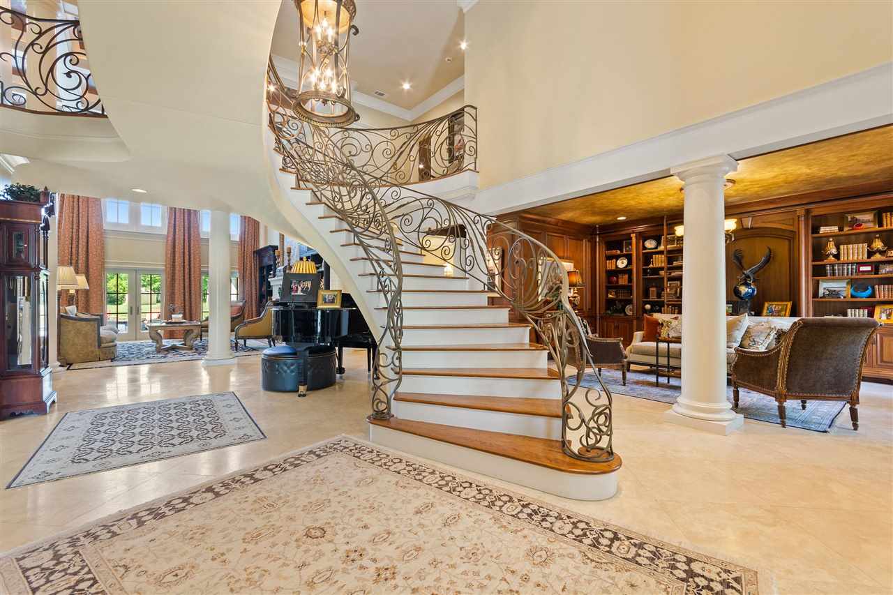 CHENAL VALLEY CHENAL CIRCLE - Residential
