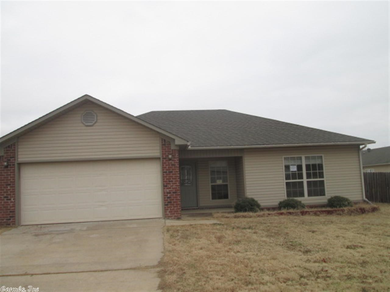 Brick/vinyl siding with two car garage and fenced backyard. Three bedroom and two bath with split floor plan. Great first time home call today for details. This is a Fannie Mae Homepath property. Purchase this property for as little as 5% down, This property is approved for Homepath Financing or Renovation loan.