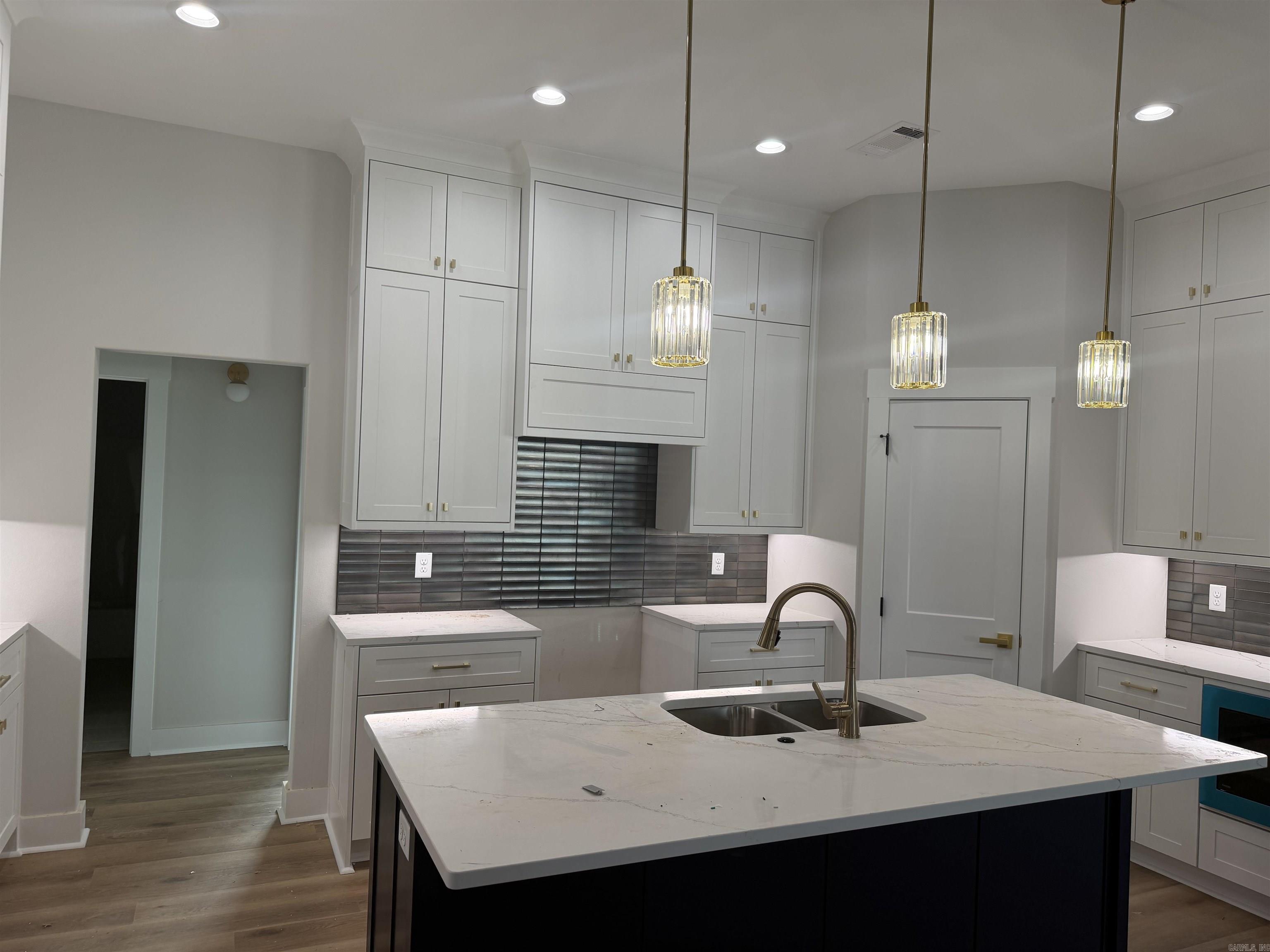 CREEKSIDE - Residential