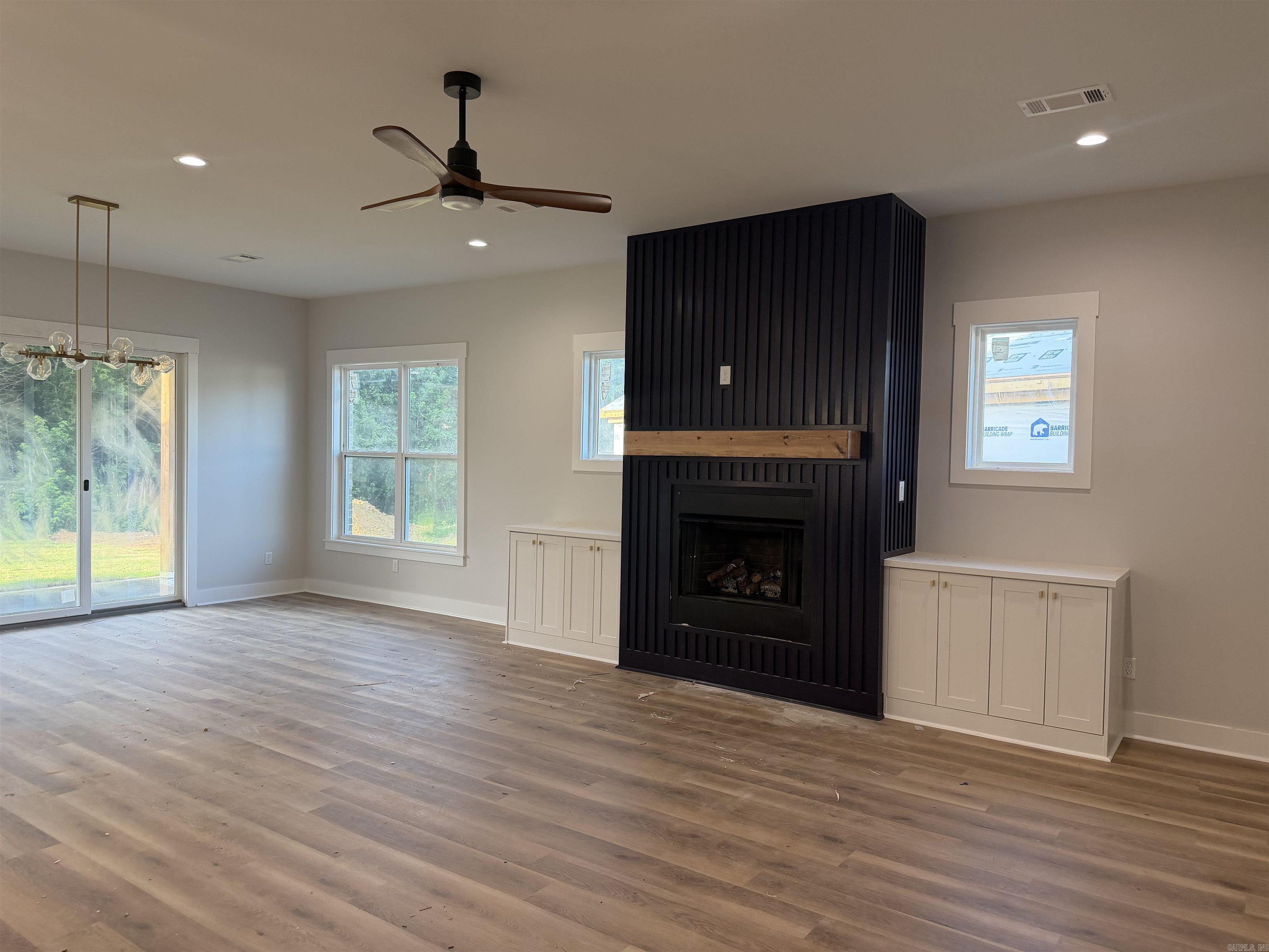 CREEKSIDE - Residential