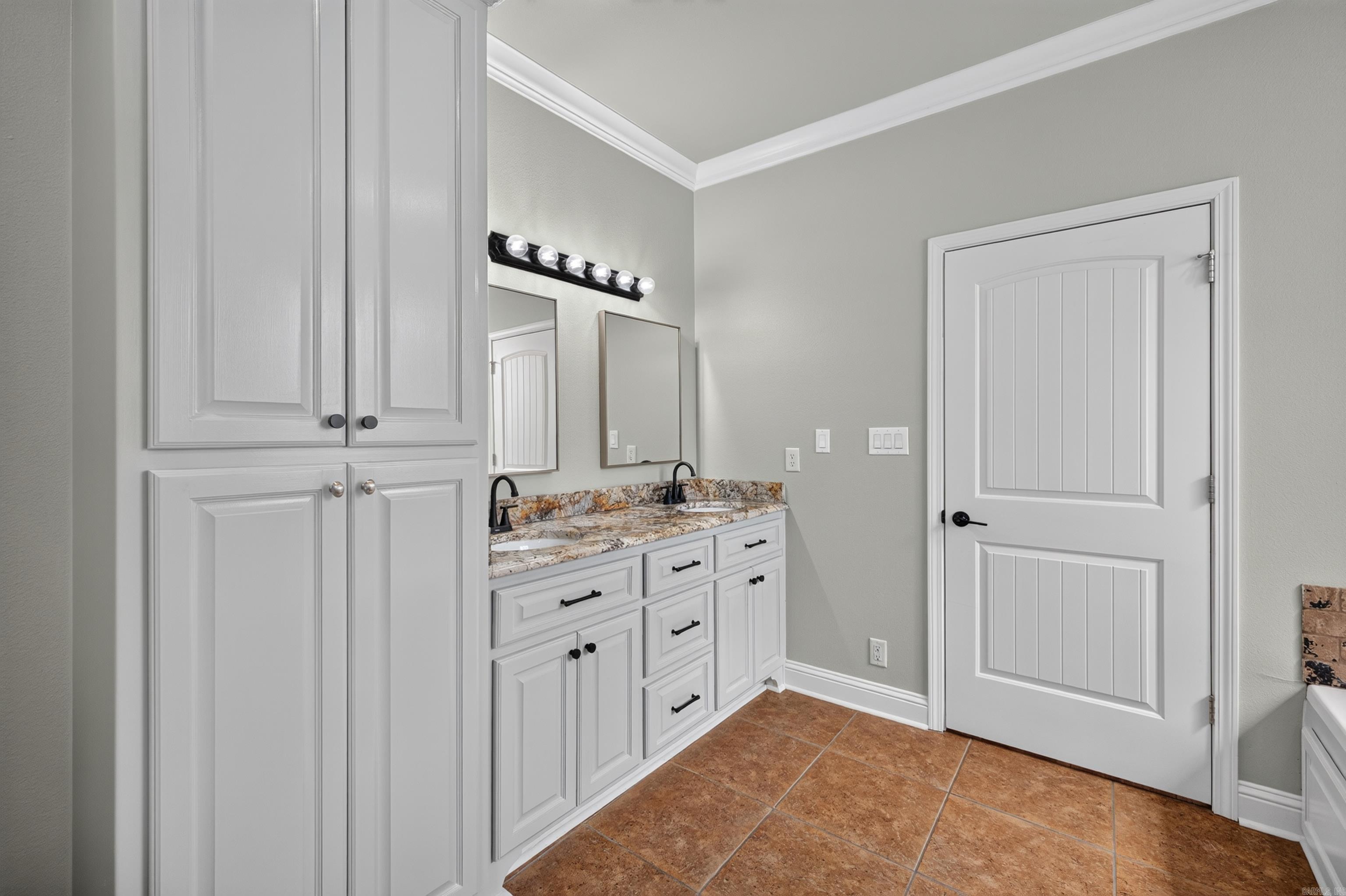 WYNNEWOOD - Residential