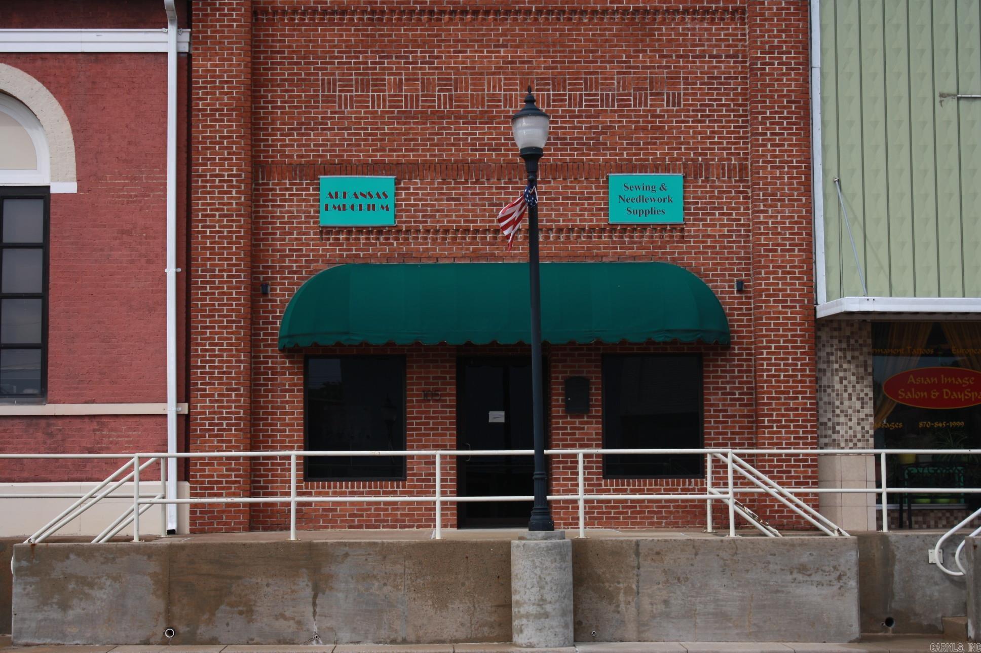 Retail store front located on N. Main St. (High Traffic) with approx. 3100 Sq. Ft. of space. Listing Agent: Melinda Bennett - 870 451 2226