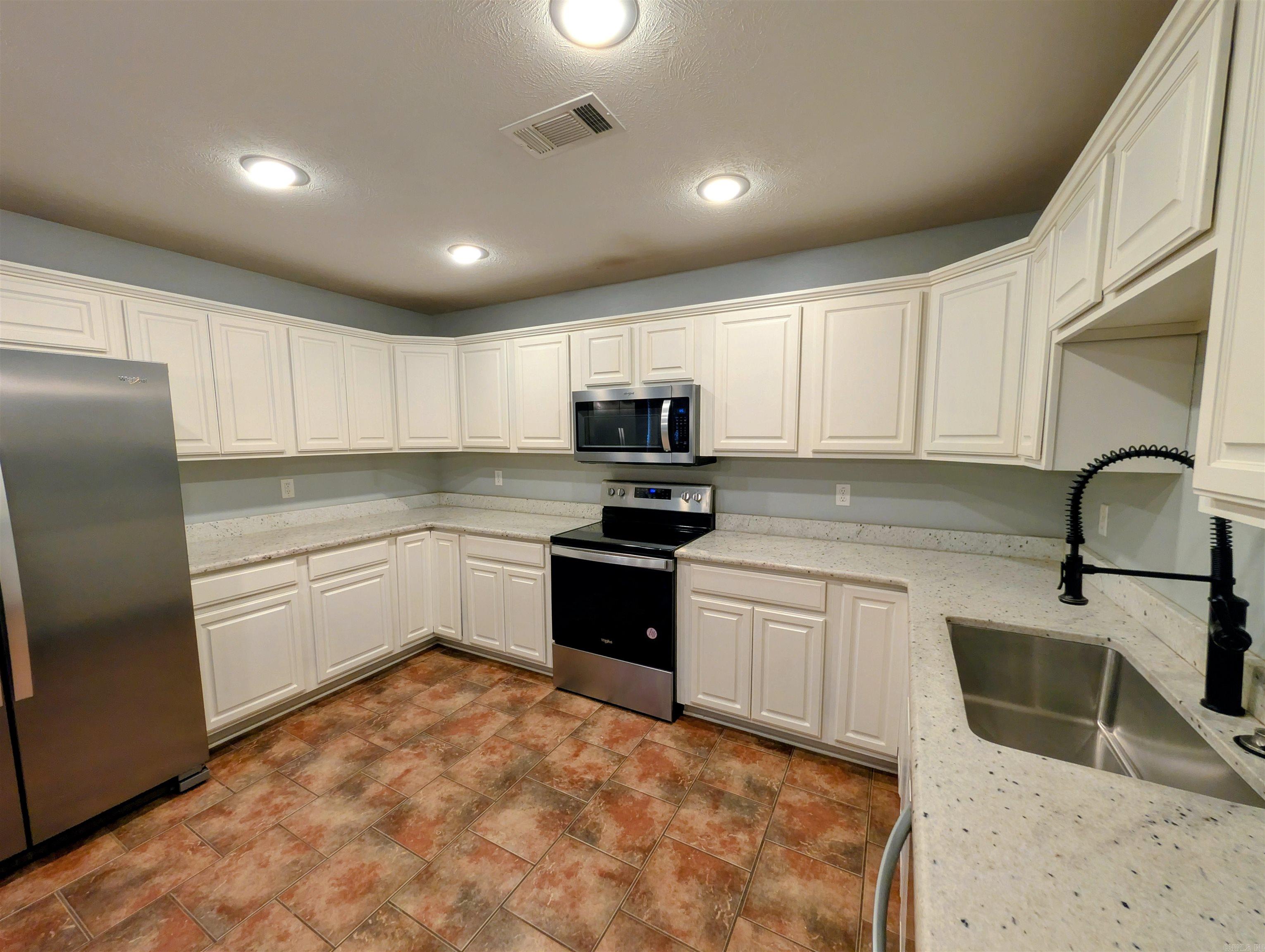 SKYLINE MEADOWS - Residential
