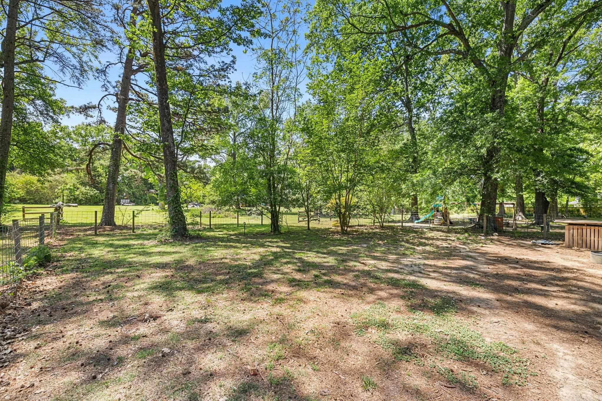 CEDAR FENCE - Residential