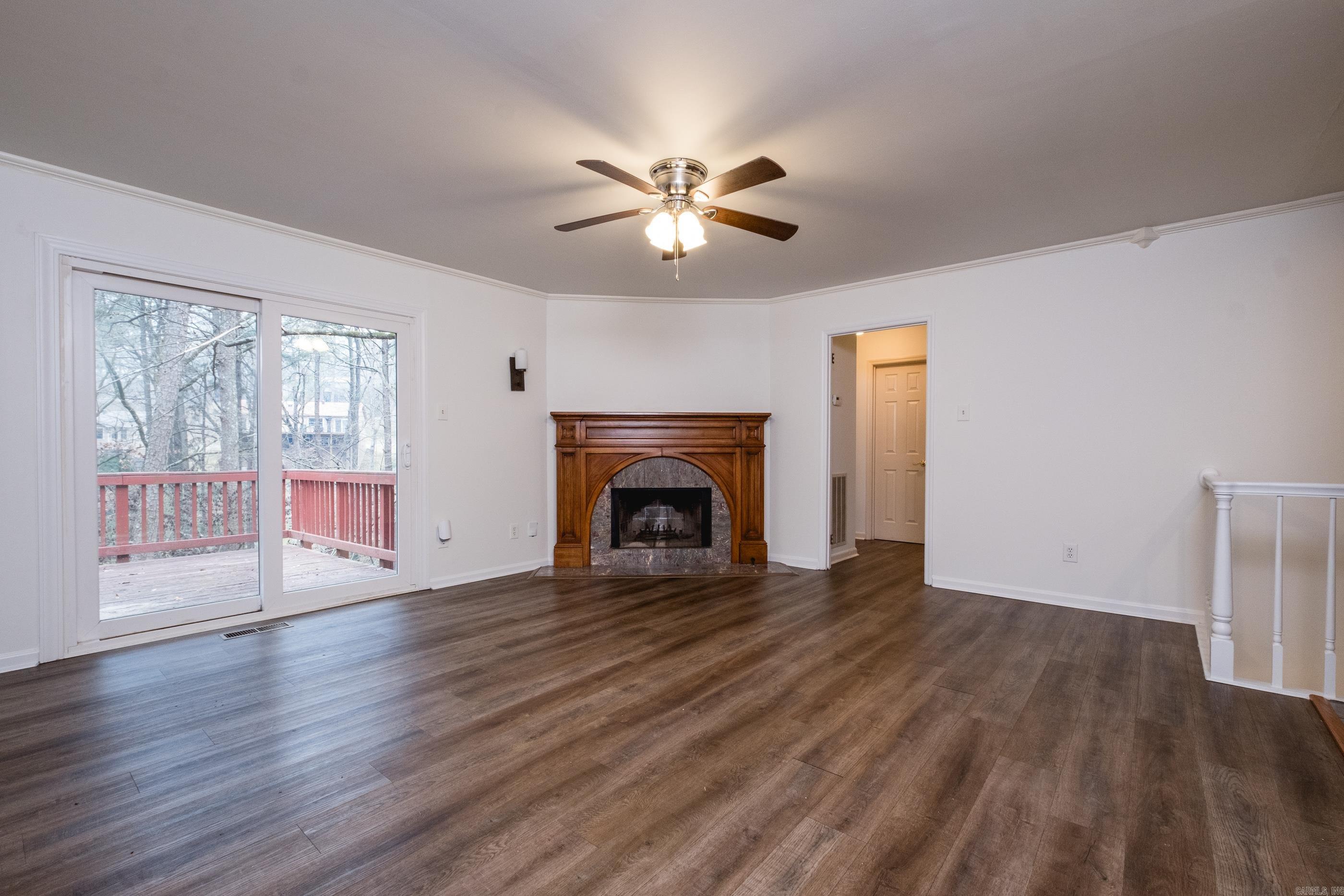 LEAWOOD MANOR - Residential