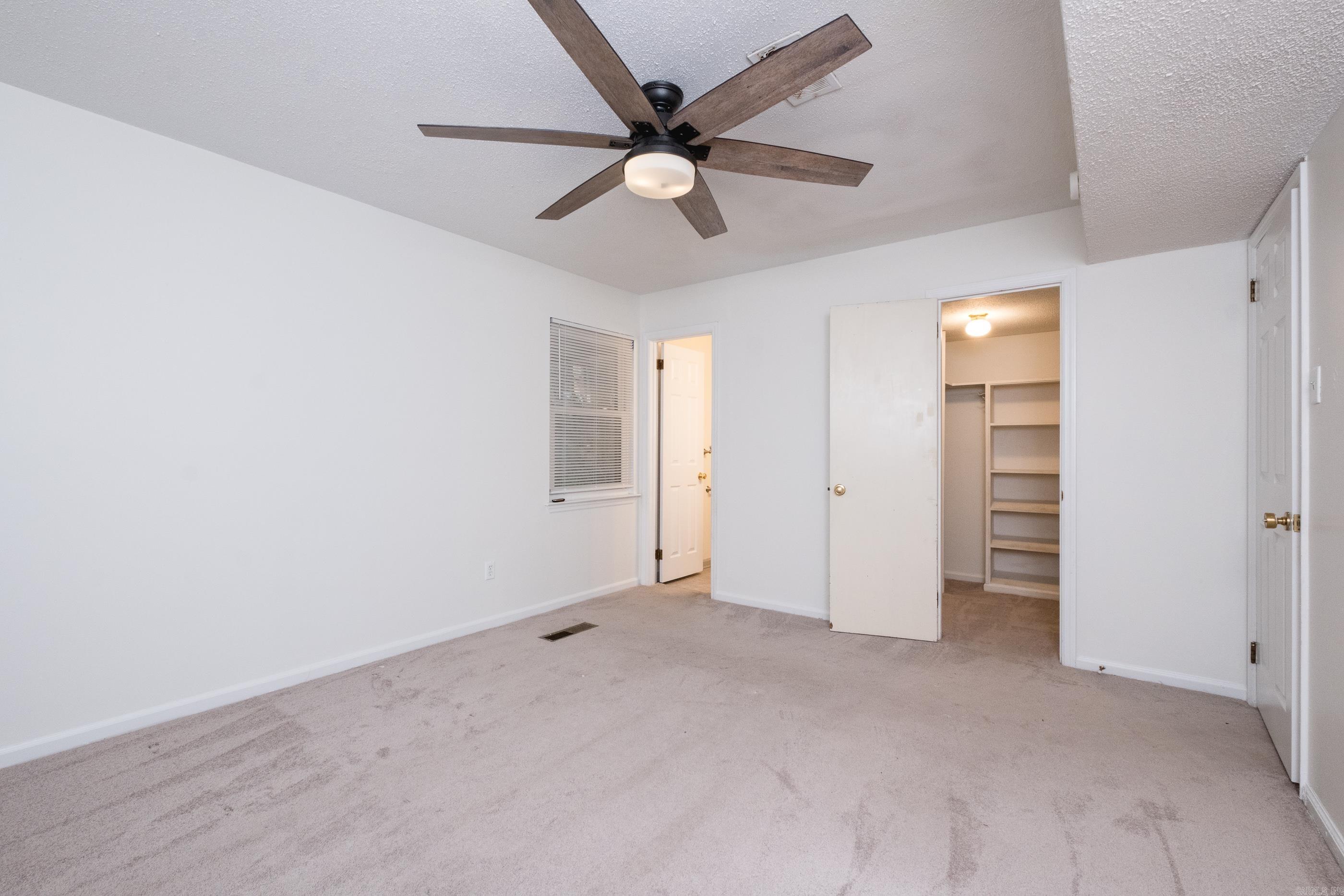 LEAWOOD MANOR - Residential