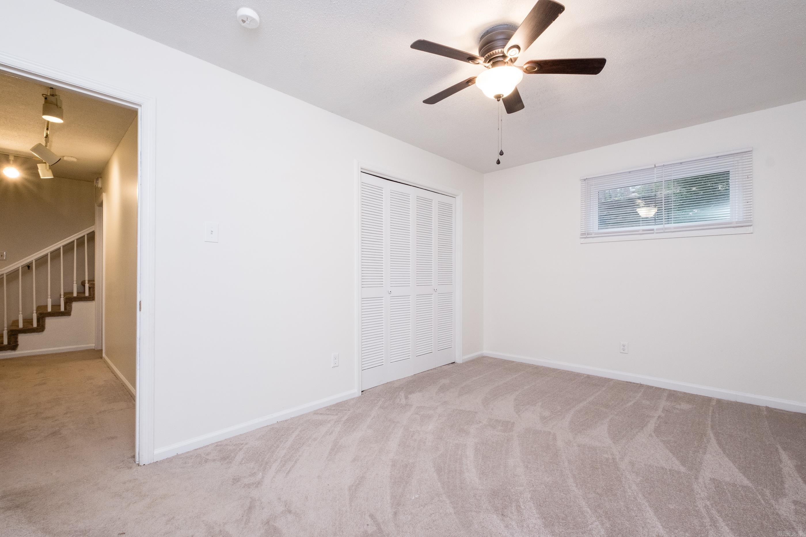LEAWOOD MANOR - Residential