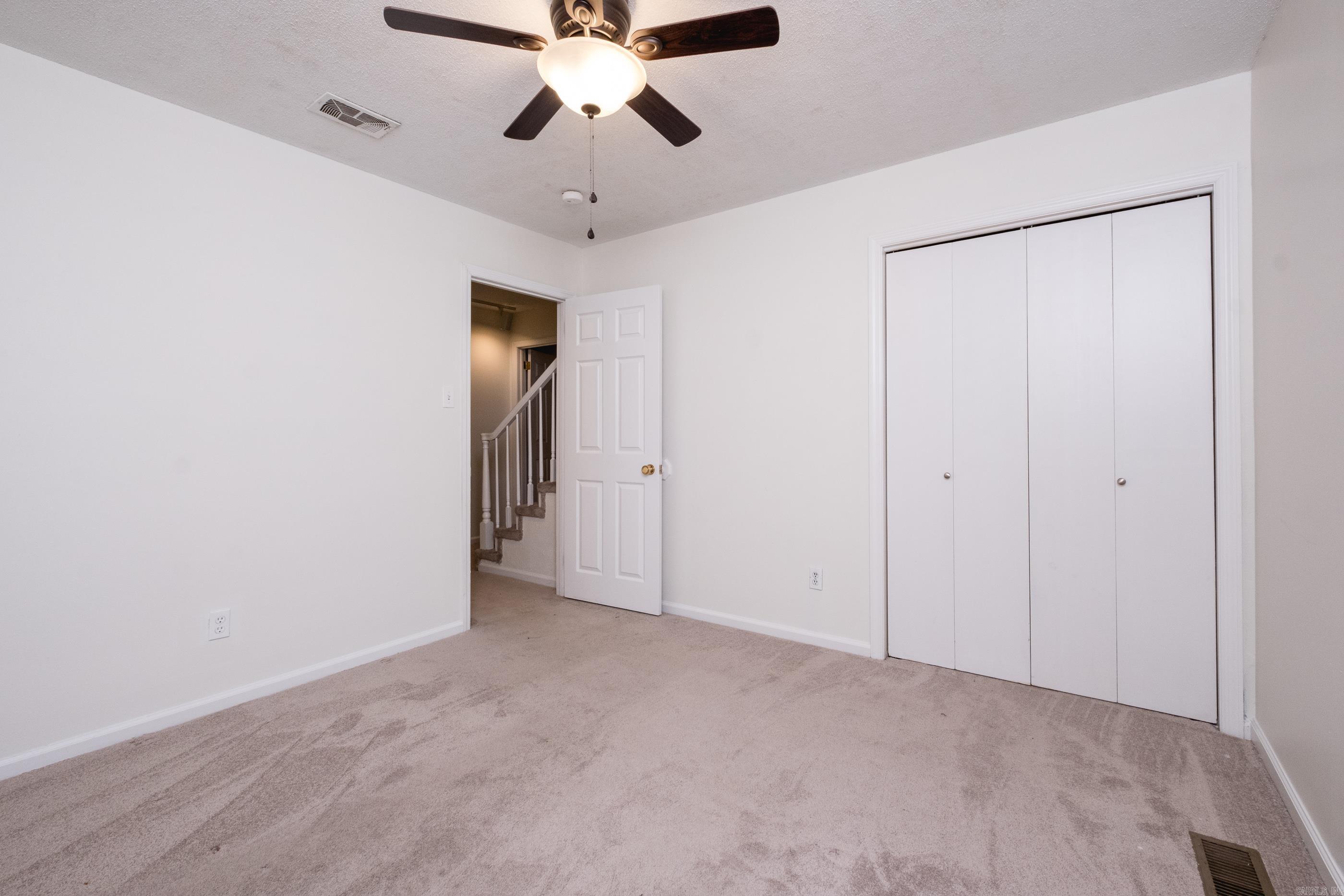 LEAWOOD MANOR - Residential