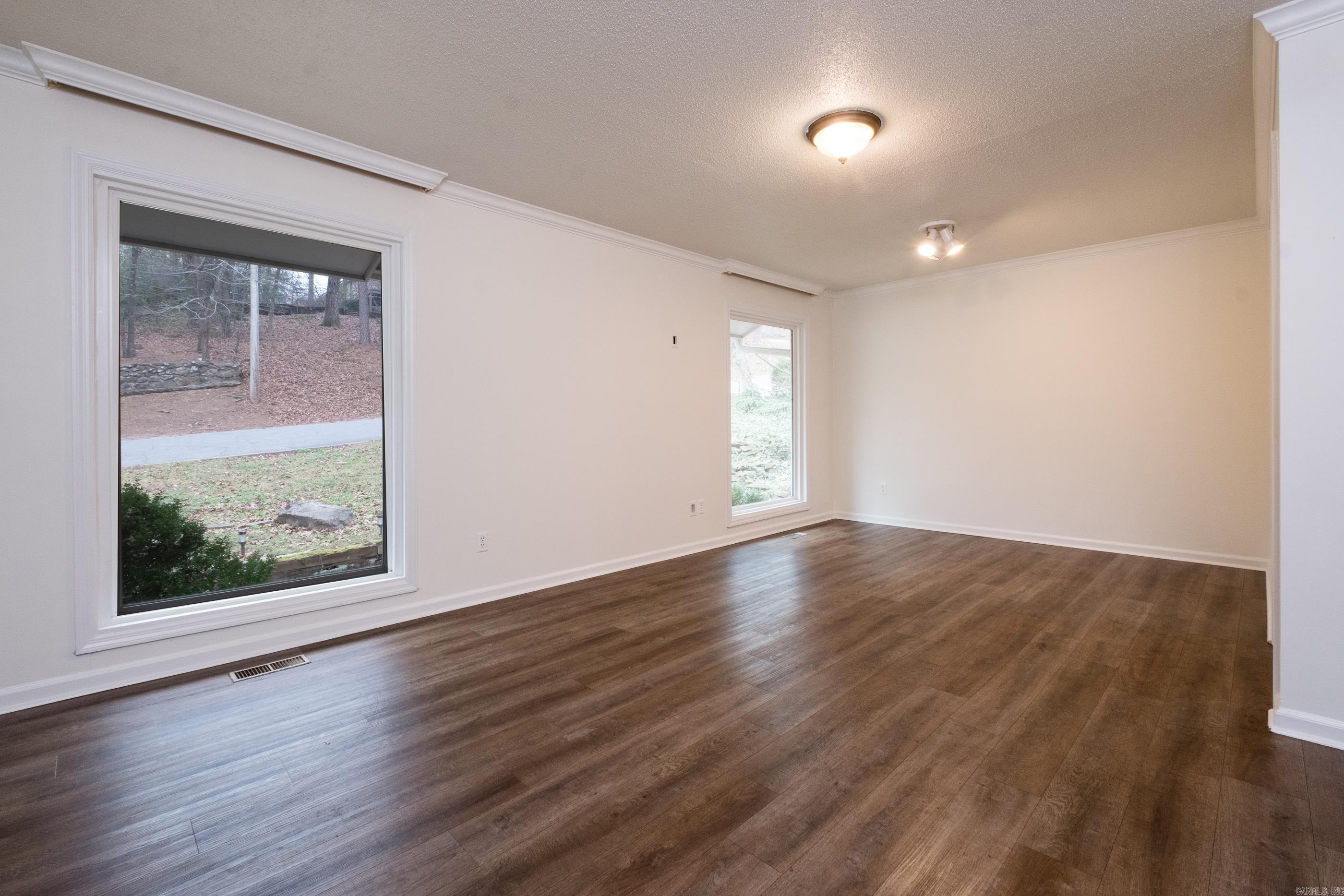 LEAWOOD MANOR - Residential