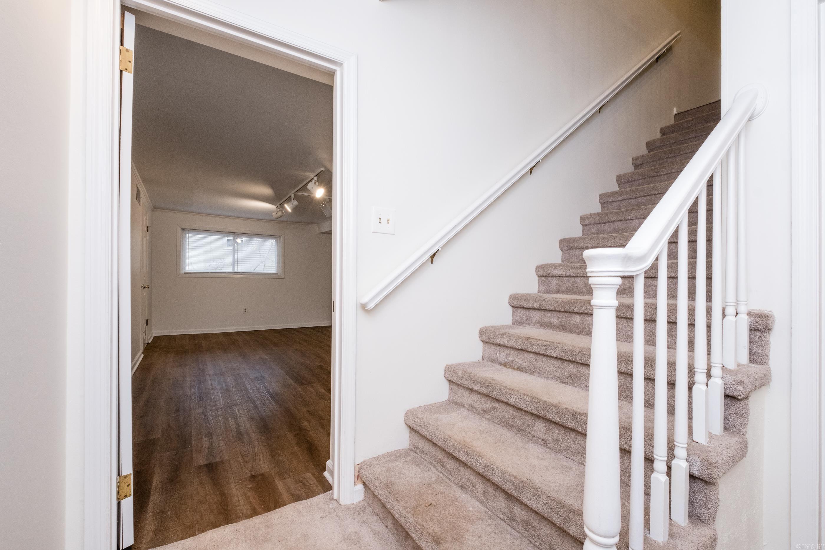 LEAWOOD MANOR - Residential