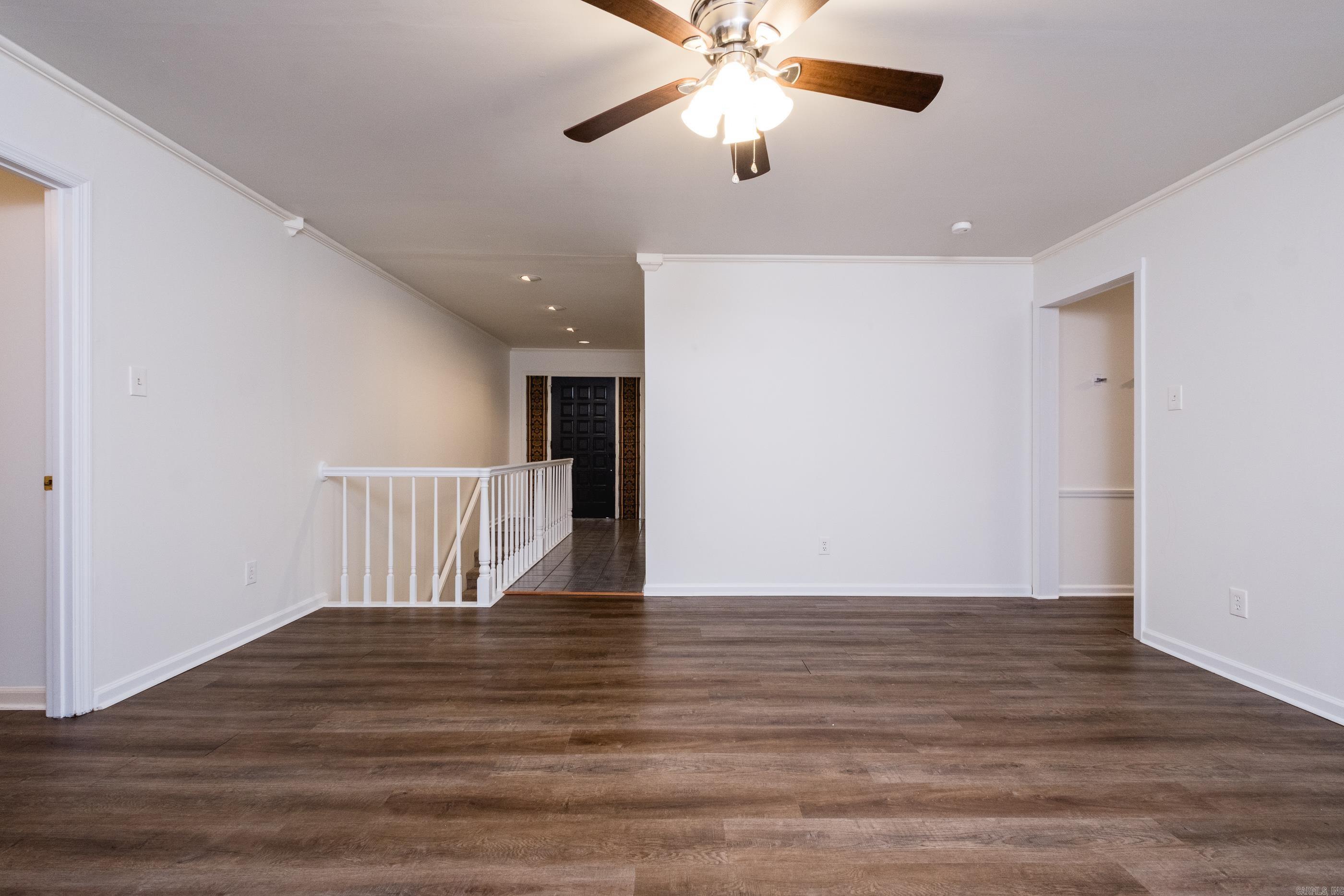 LEAWOOD MANOR - Residential