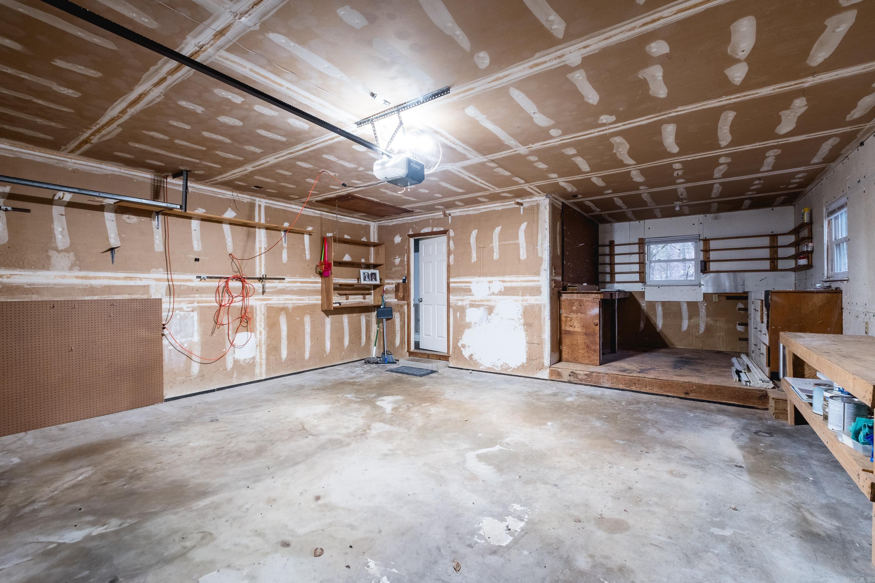 LEAWOOD MANOR - Residential
