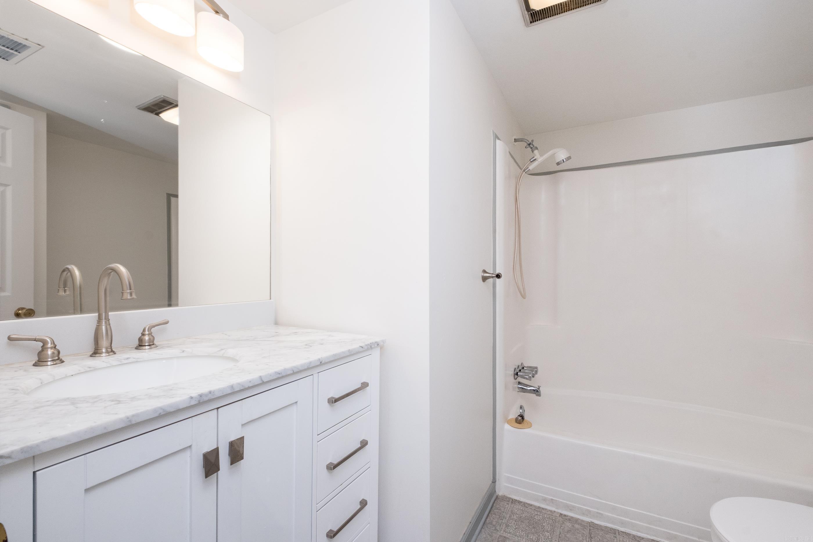 LEAWOOD MANOR - Residential