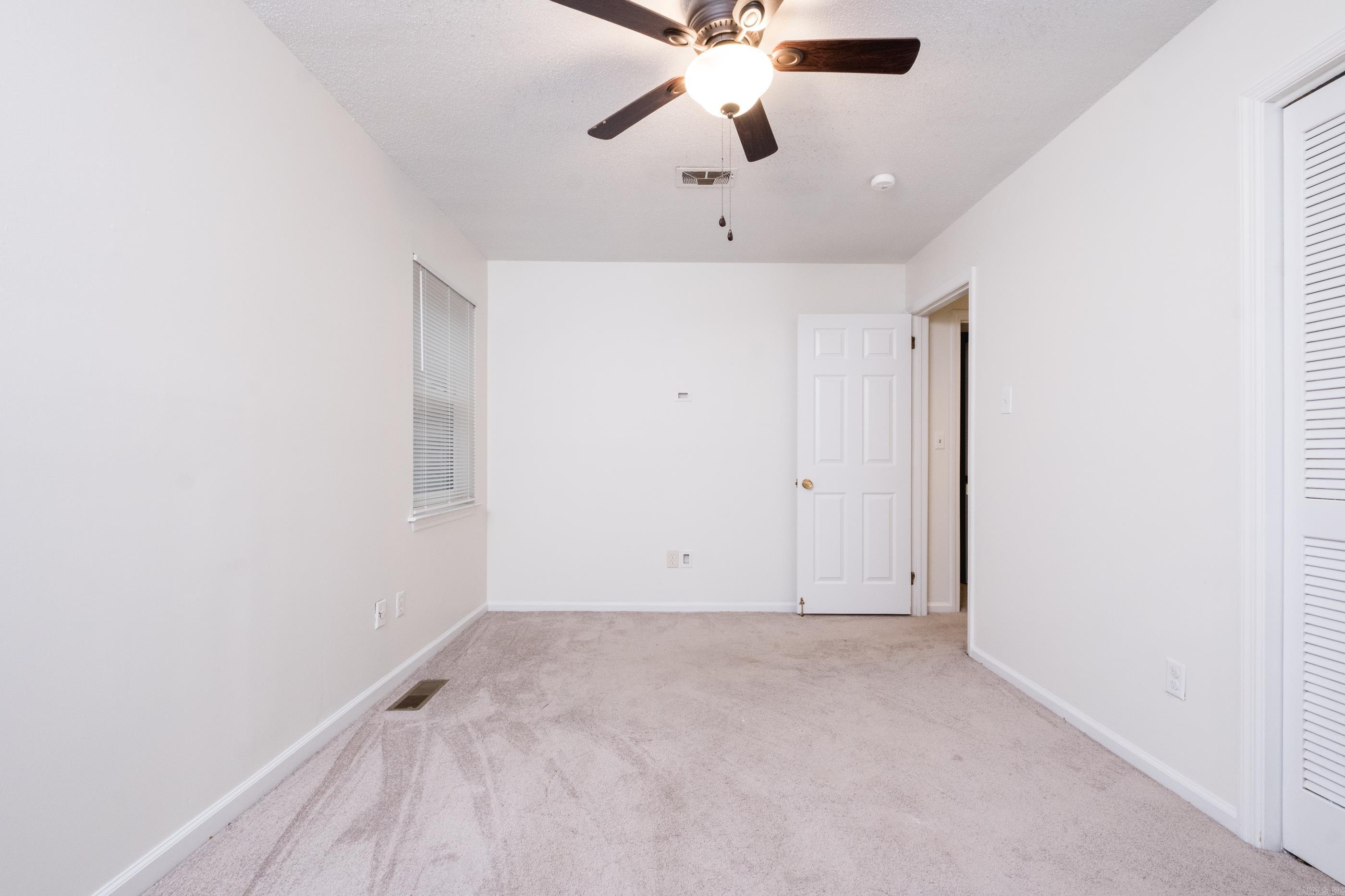 LEAWOOD MANOR - Residential