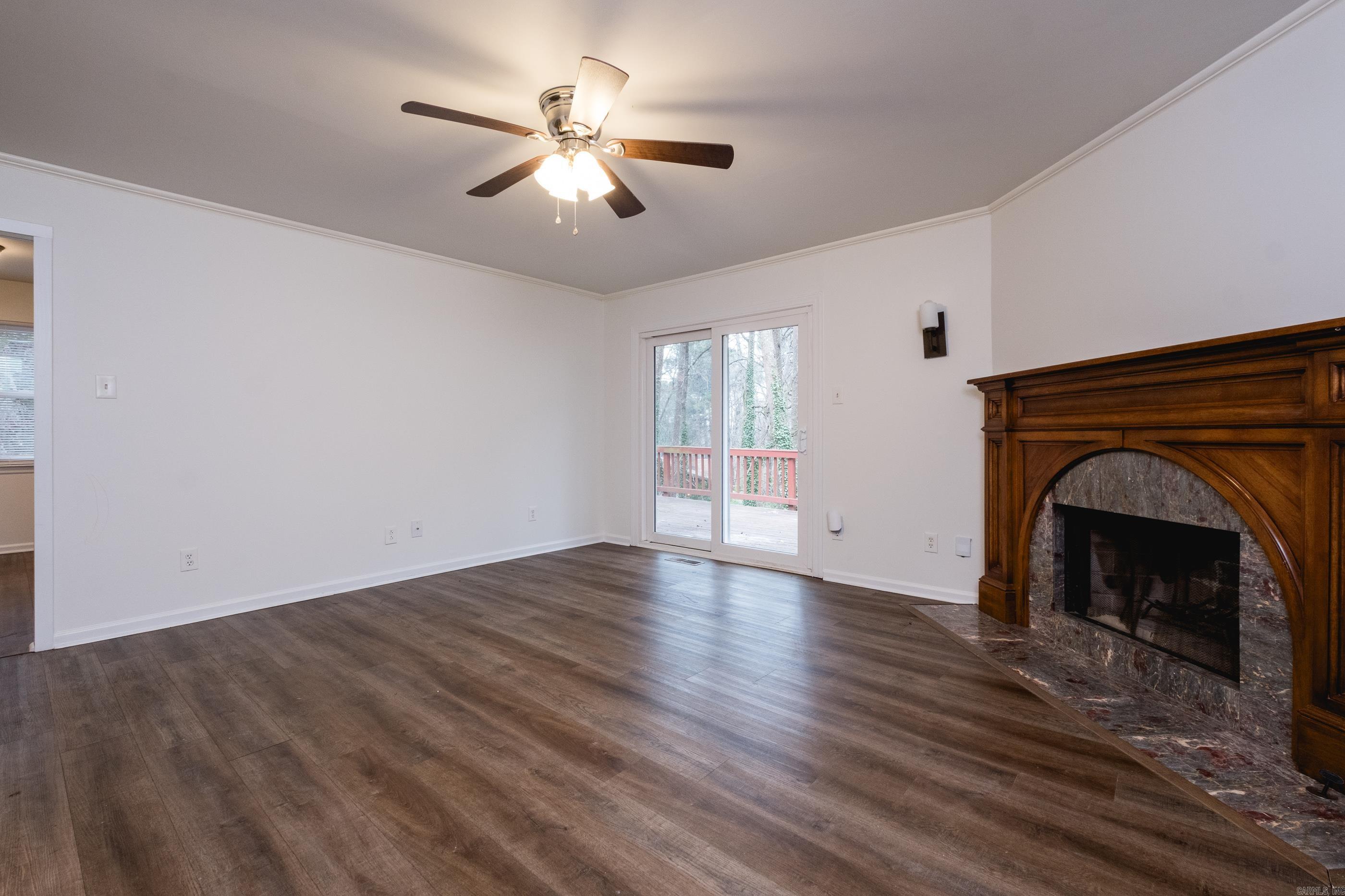 LEAWOOD MANOR - Residential
