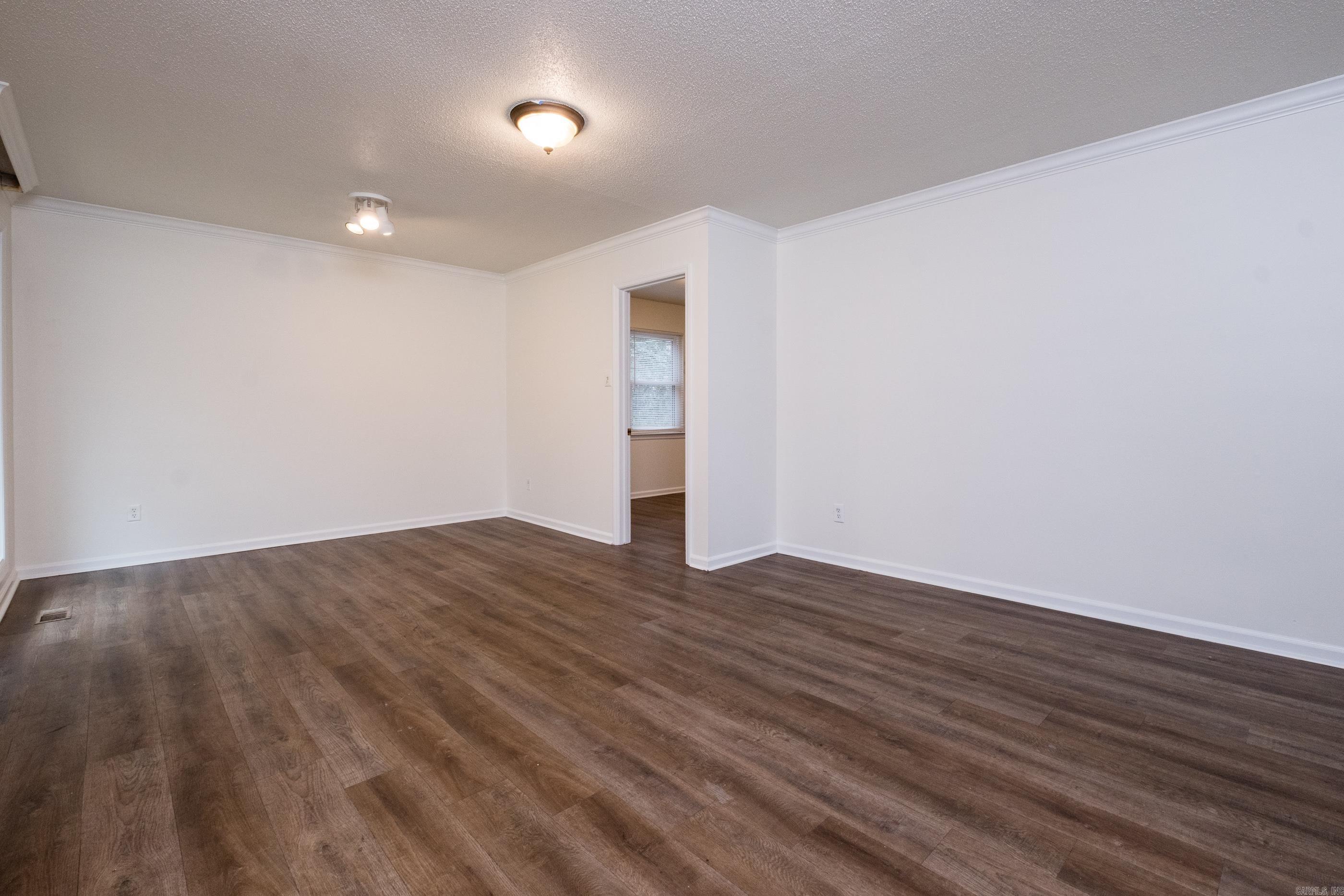 LEAWOOD MANOR - Residential