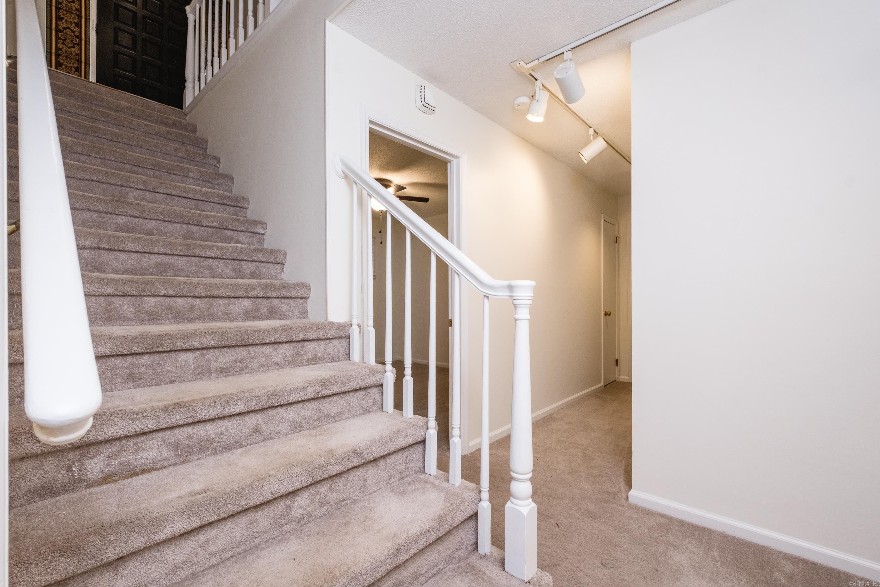 LEAWOOD MANOR - Residential