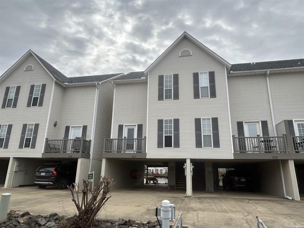 BAYSHORE TOWNHOMES - Residential