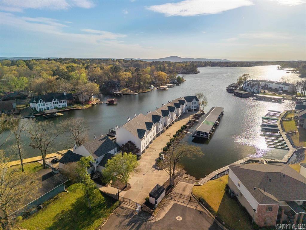 BAYSHORE TOWNHOMES - Residential