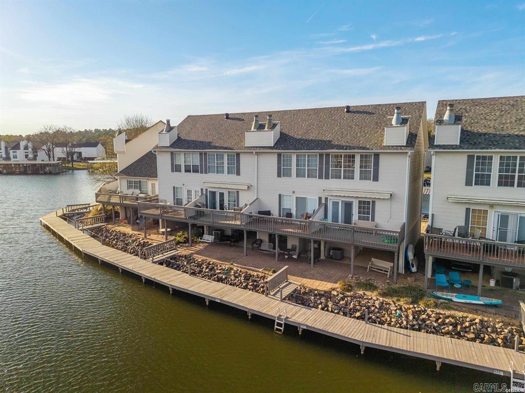 BAYSHORE TOWNHOMES - Residential