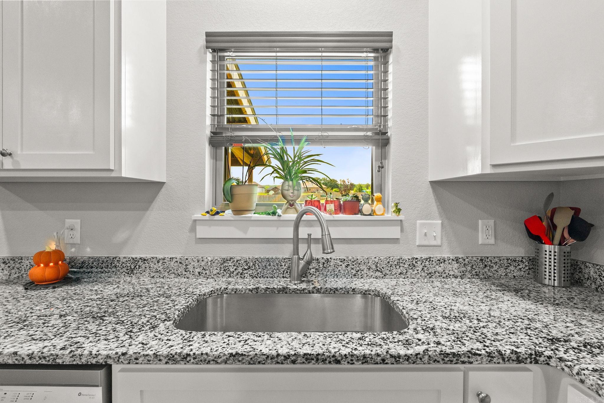 MARTHA'S FIELD - Residential